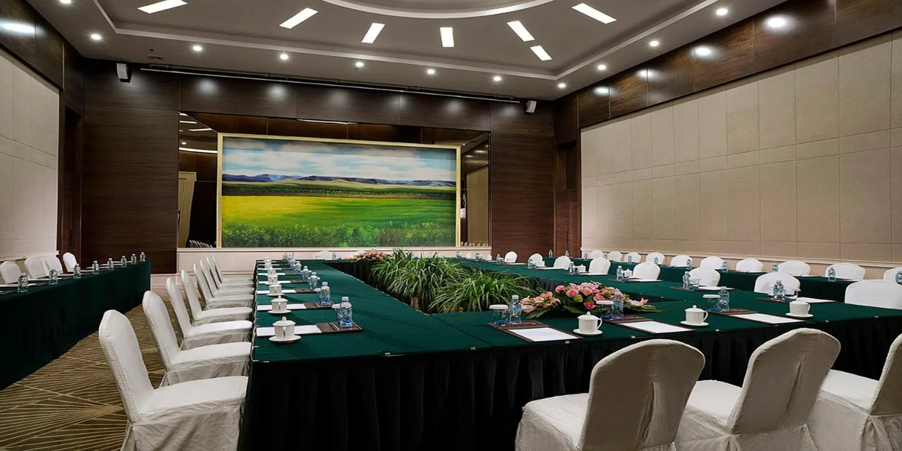 Meeting/conference room in Crowne Plaza Ordos, an IHG Hotel