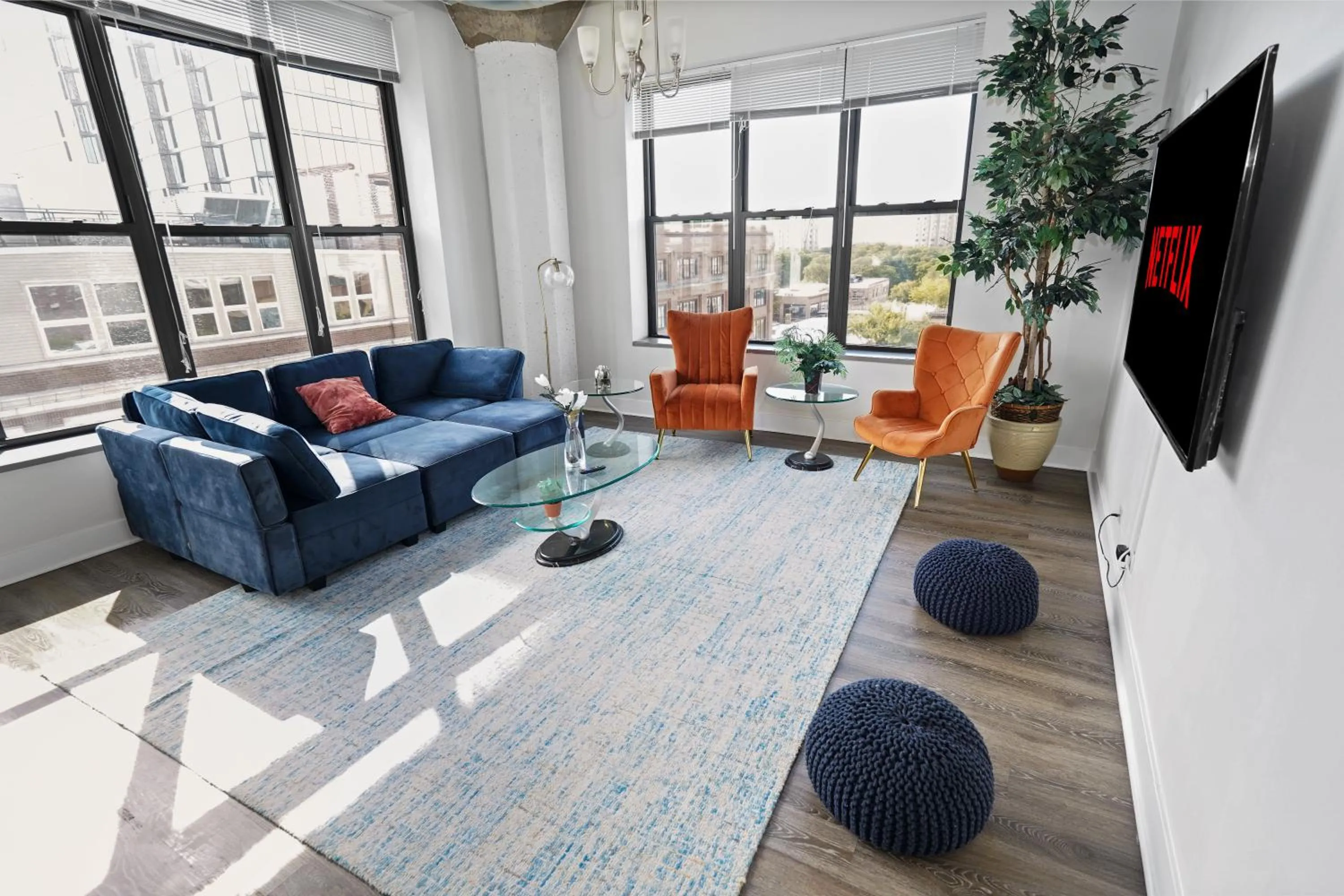 McCormick Place Luxurious and Spacious 3BR in Downtown Chicago with Optional Parking Sleeps 10 guests