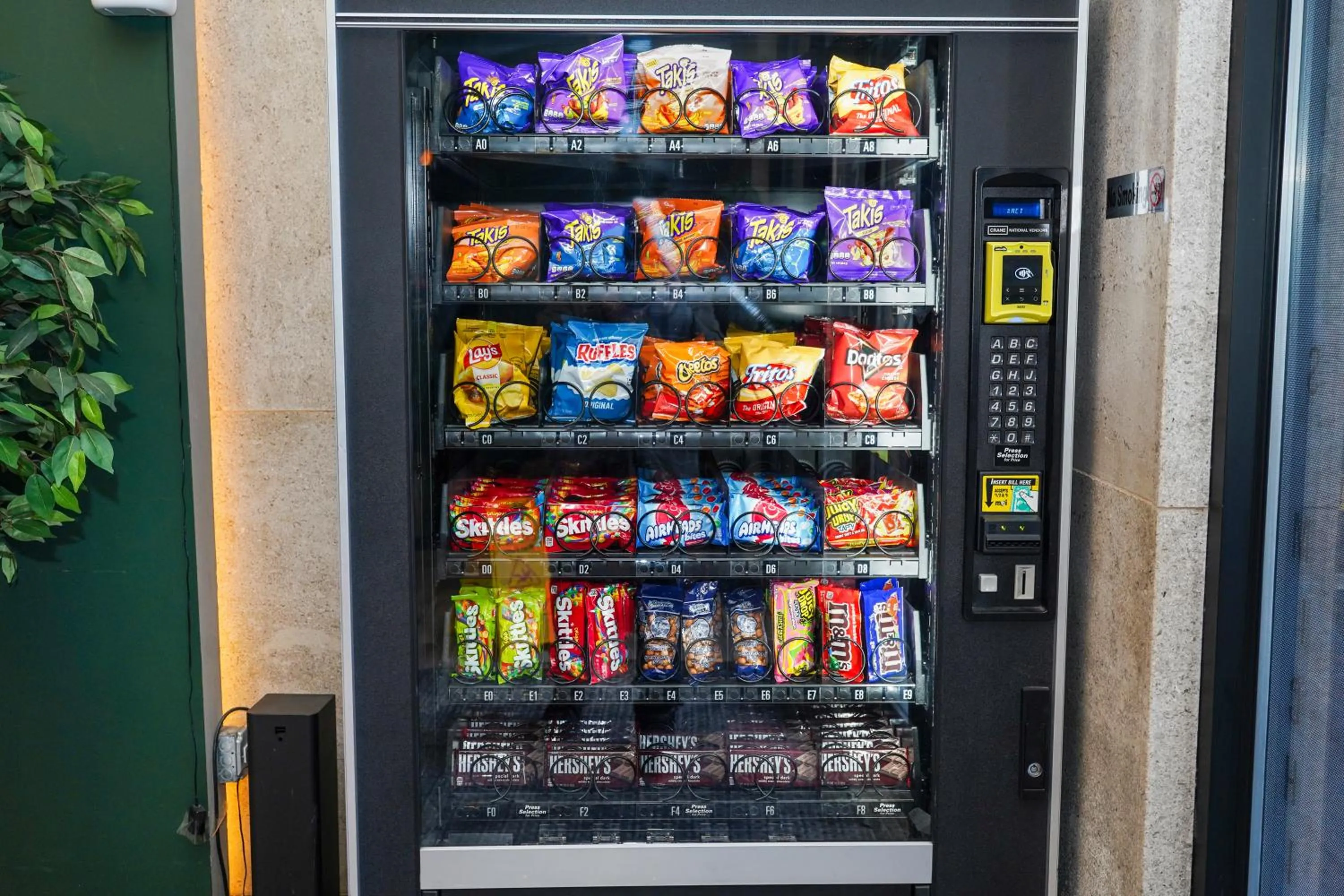 McCormick Place Luxurious and Spacious 3BR in Downtown Chicago with Optional Parking Sleeps 10 guests