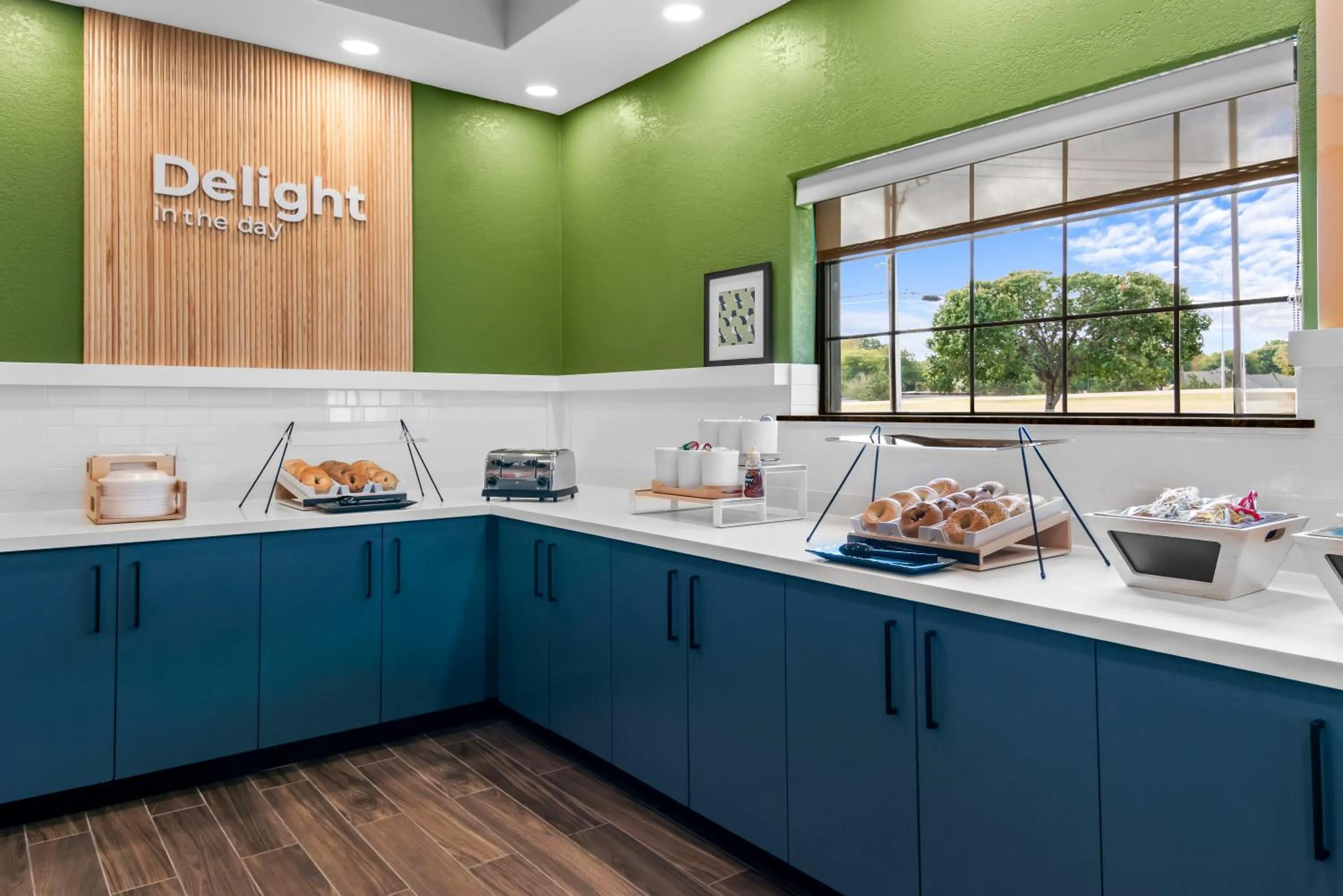 Food in Nature Inn & Suites