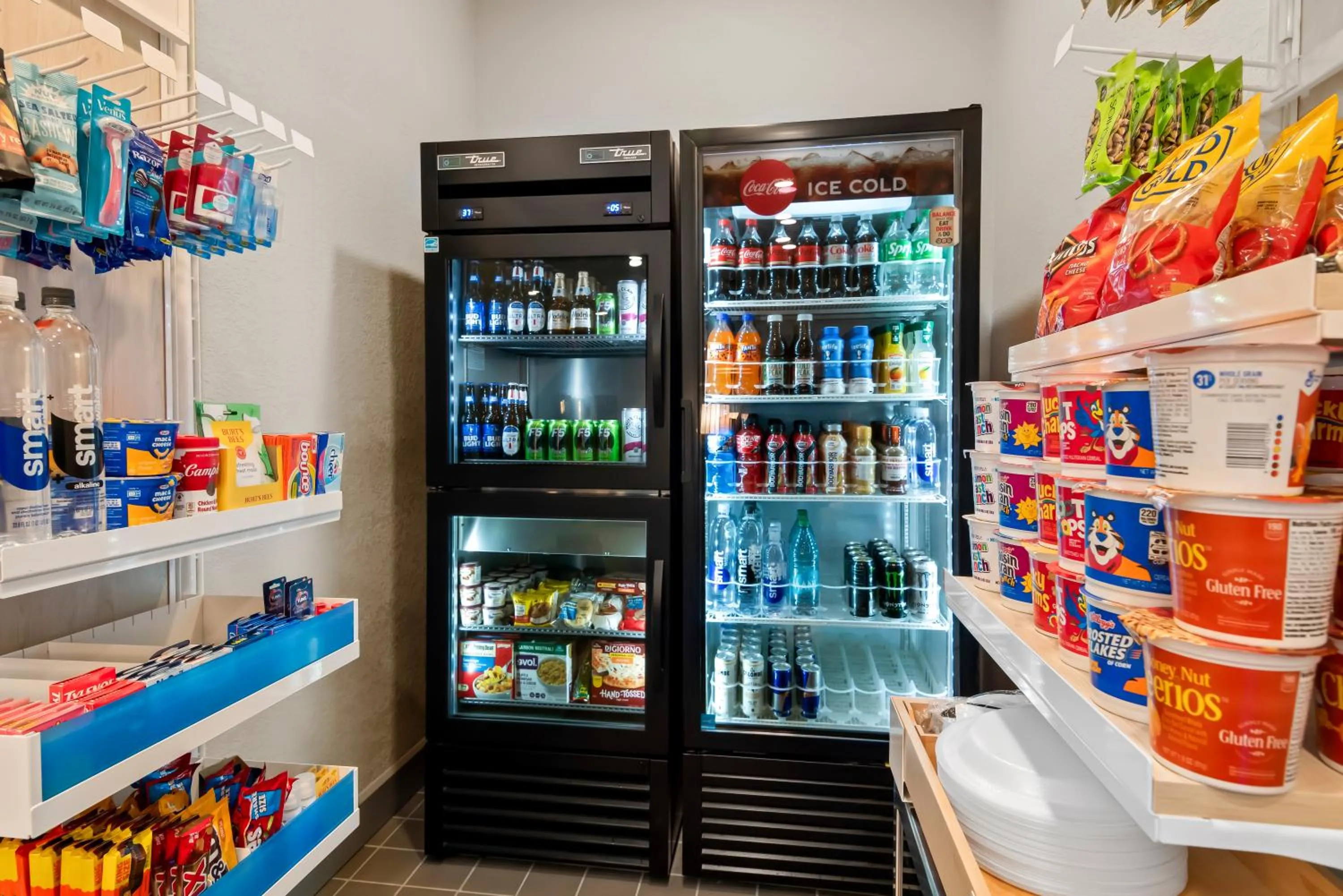 Food and drinks in Nature Inn & Suites