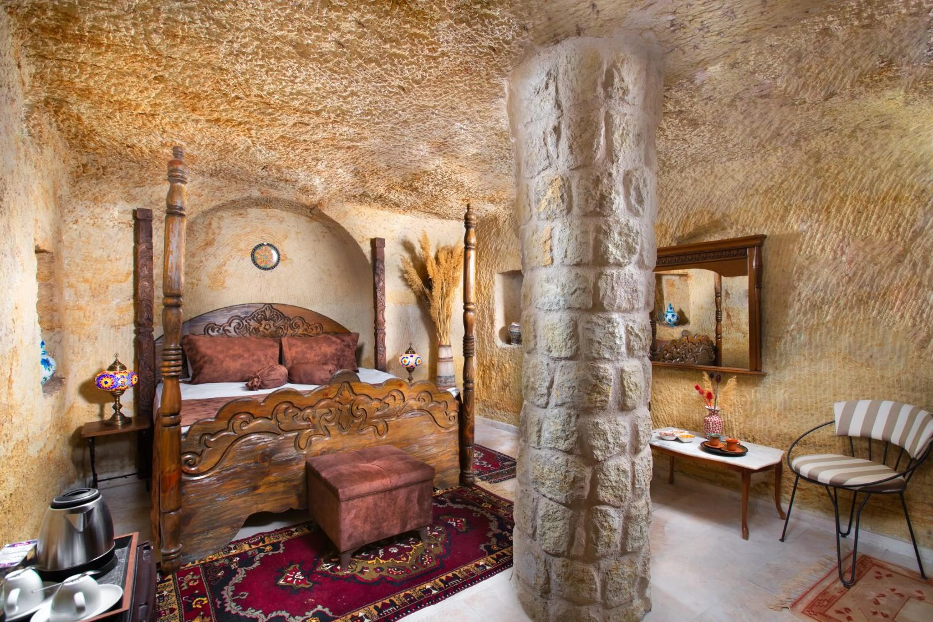Photo of the whole room, Bed in Romantic Cave Hotel