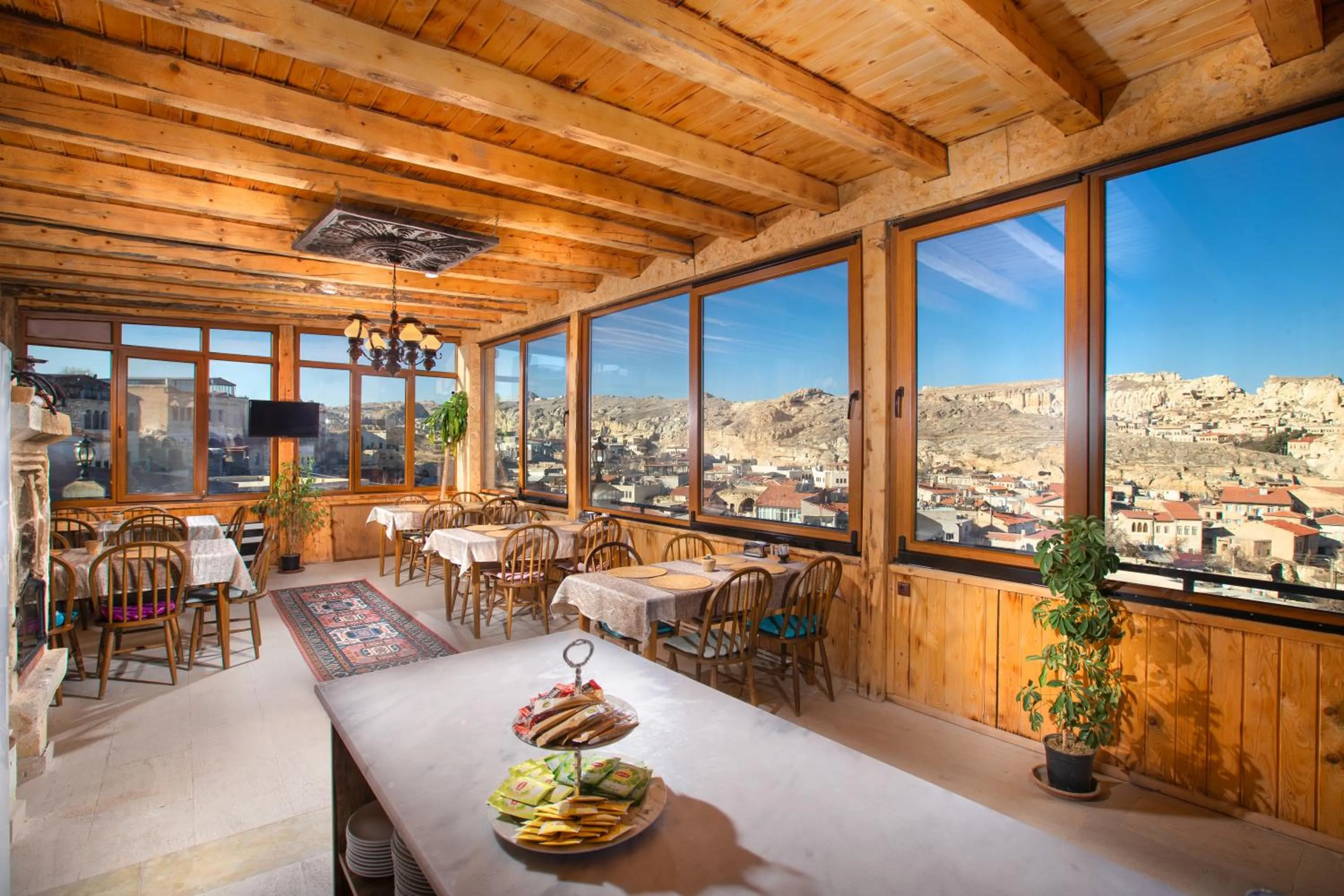 Restaurant/places to eat in Romantic Cave Hotel