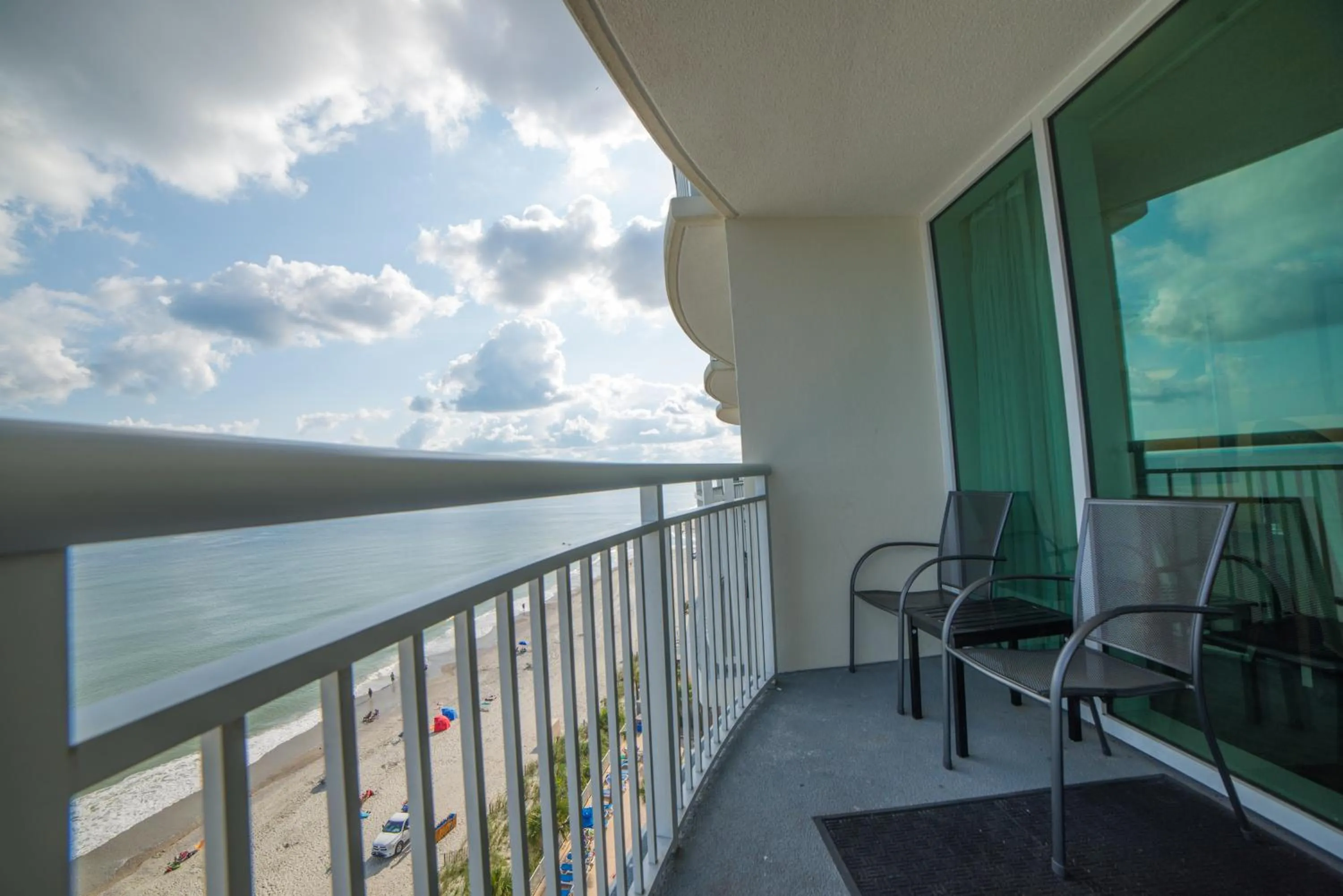 Deluxe Ocean front One Bedroom suite in Sandy Beach Resort