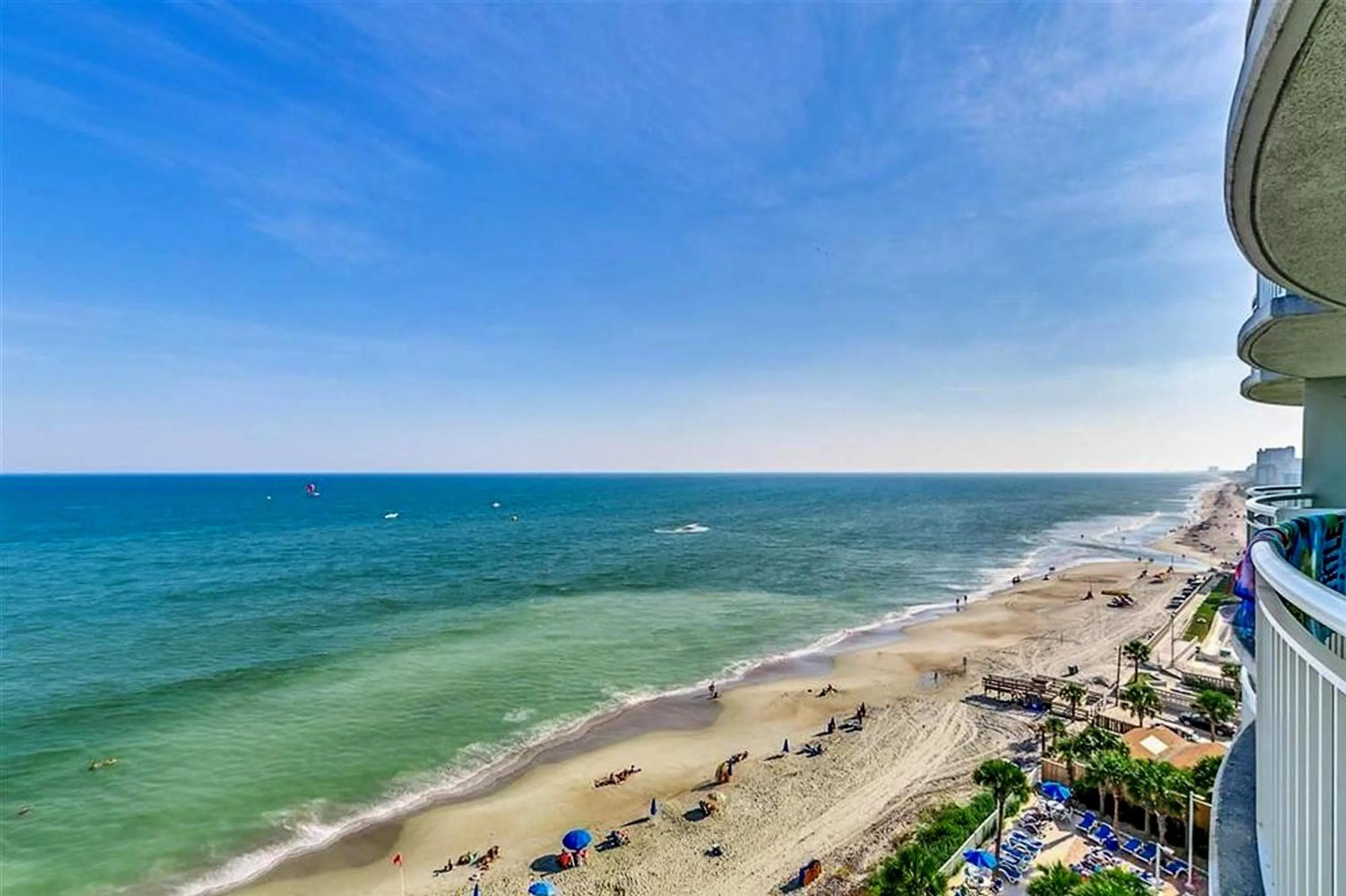 Deluxe Ocean front One Bedroom suite in Sandy Beach Resort