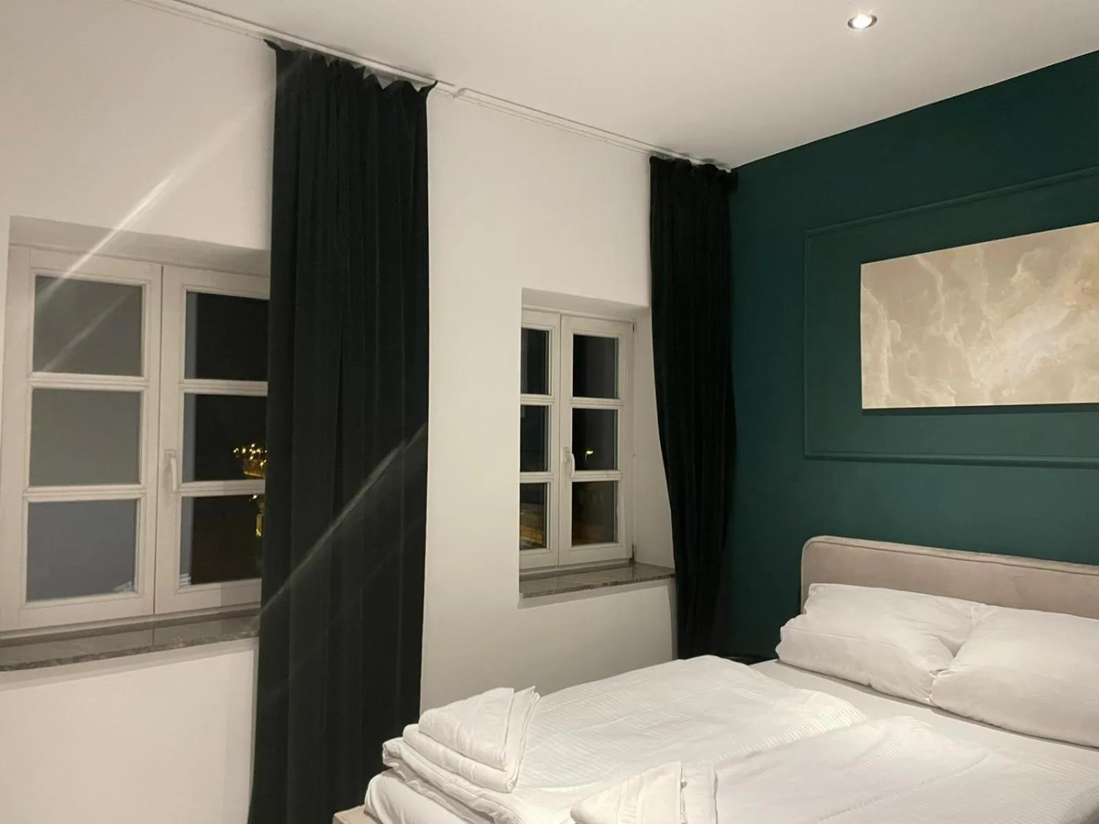 Bed in Vintage Hotel Köln Pulheim - Kostenlose Parkplätze