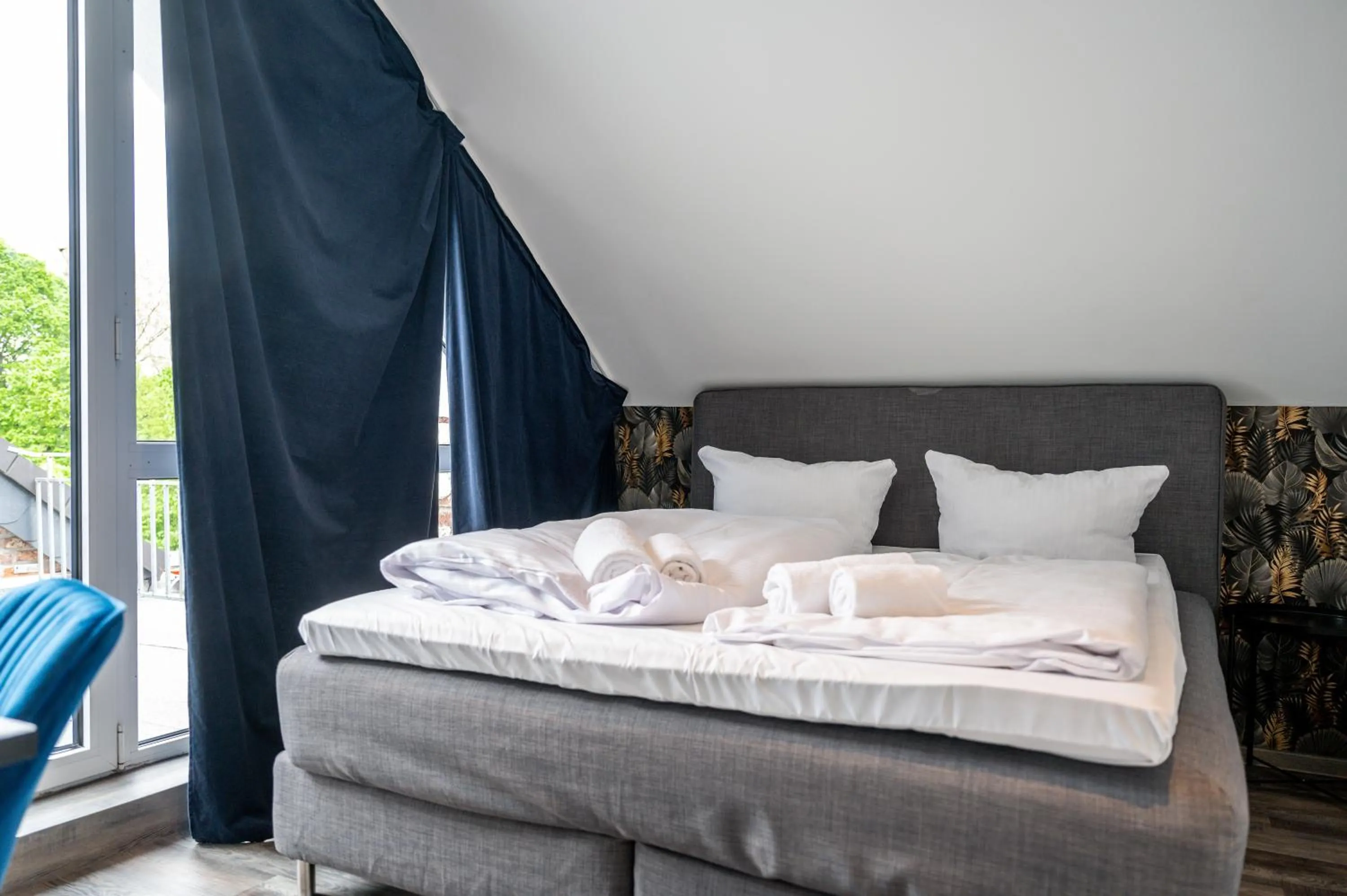 Bed in Vintage Hotel Köln Pulheim - Kostenlose Parkplätze