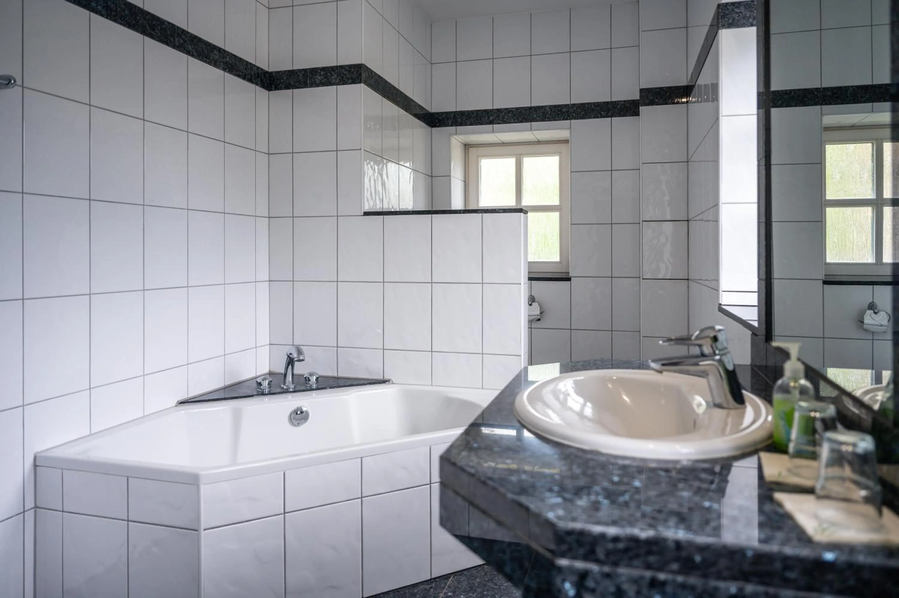 Bathroom in Vintage Hotel Köln Pulheim - Kostenlose Parkplätze