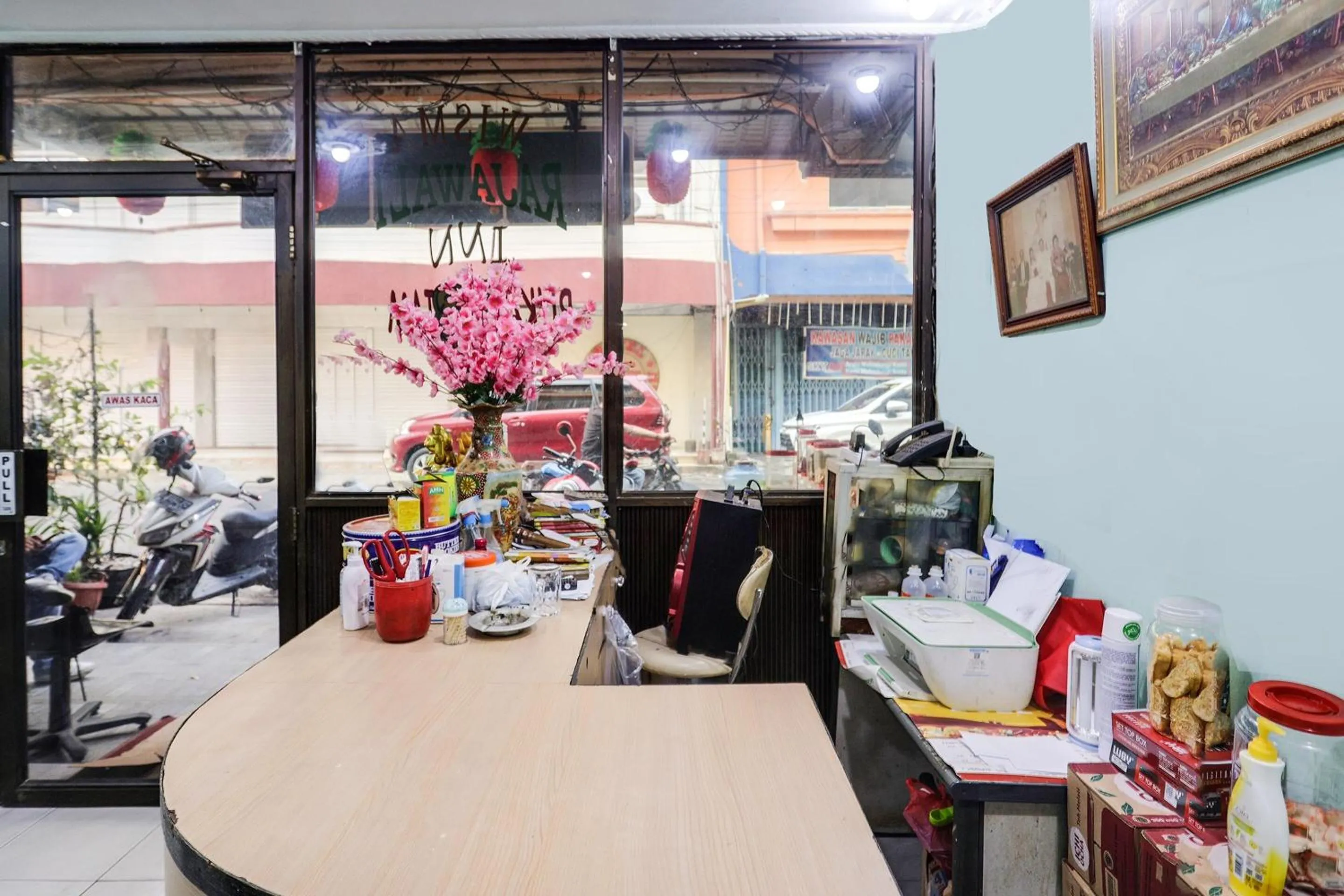 Lobby or reception in Hotel O Rajawali Inn