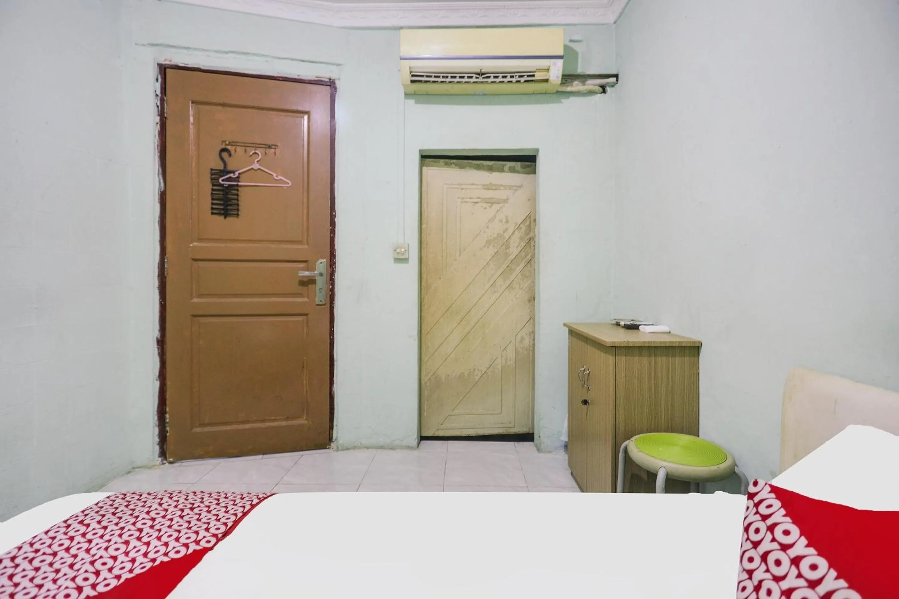 Bedroom, Bed in Hotel O Rajawali Inn