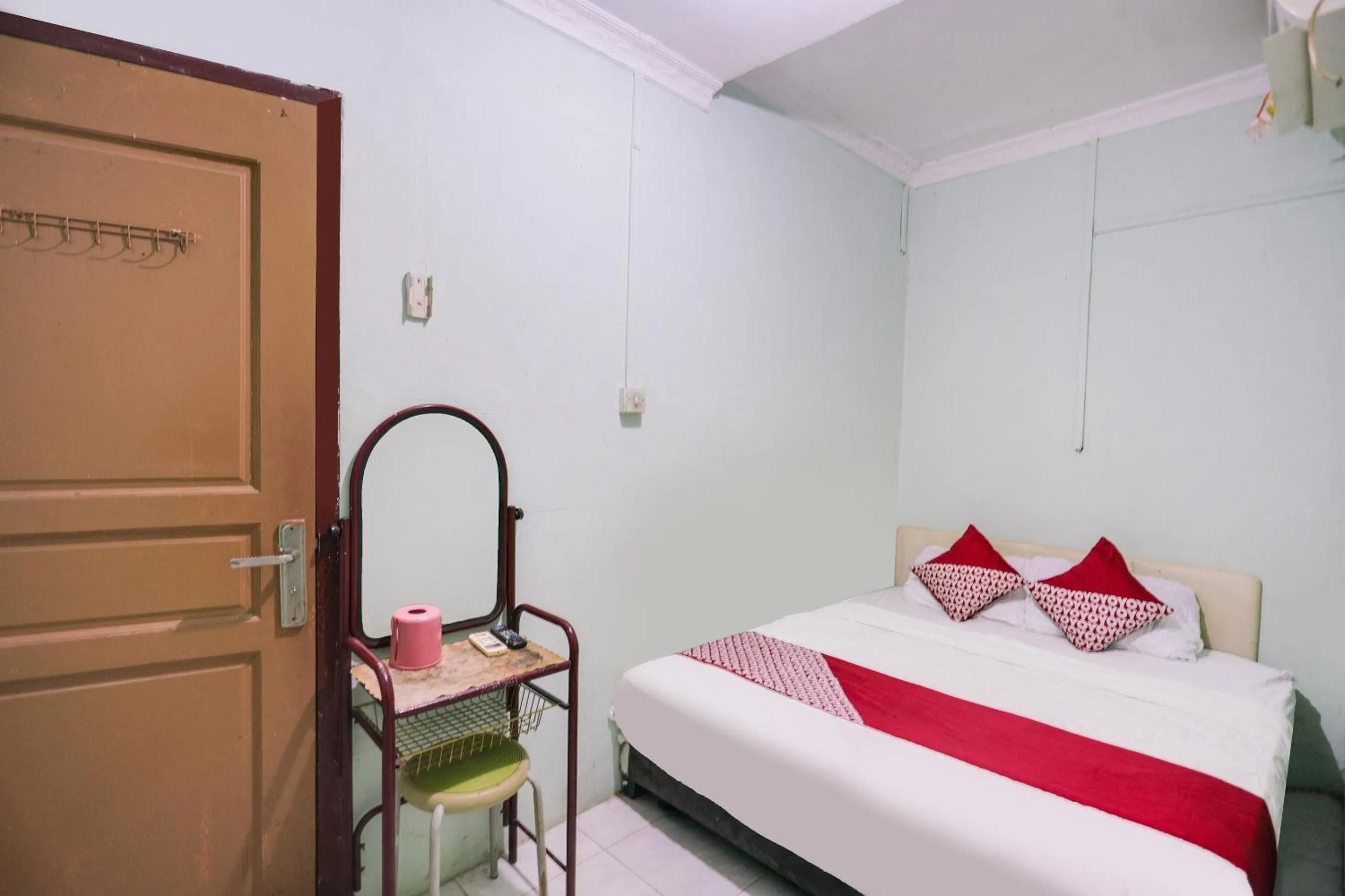 Bedroom, Bed in Hotel O Rajawali Inn