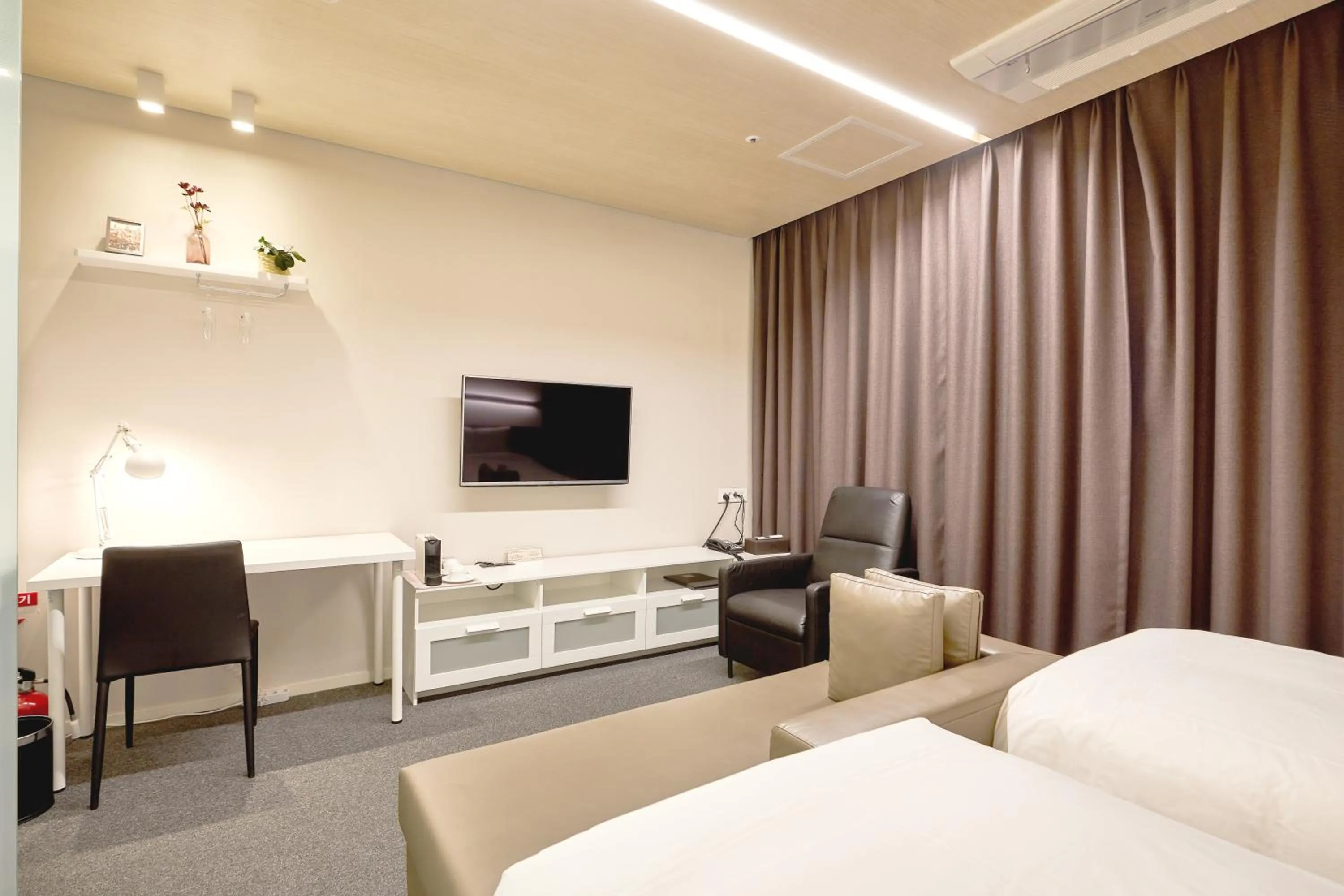Bed in Grand City Hotel Changwon