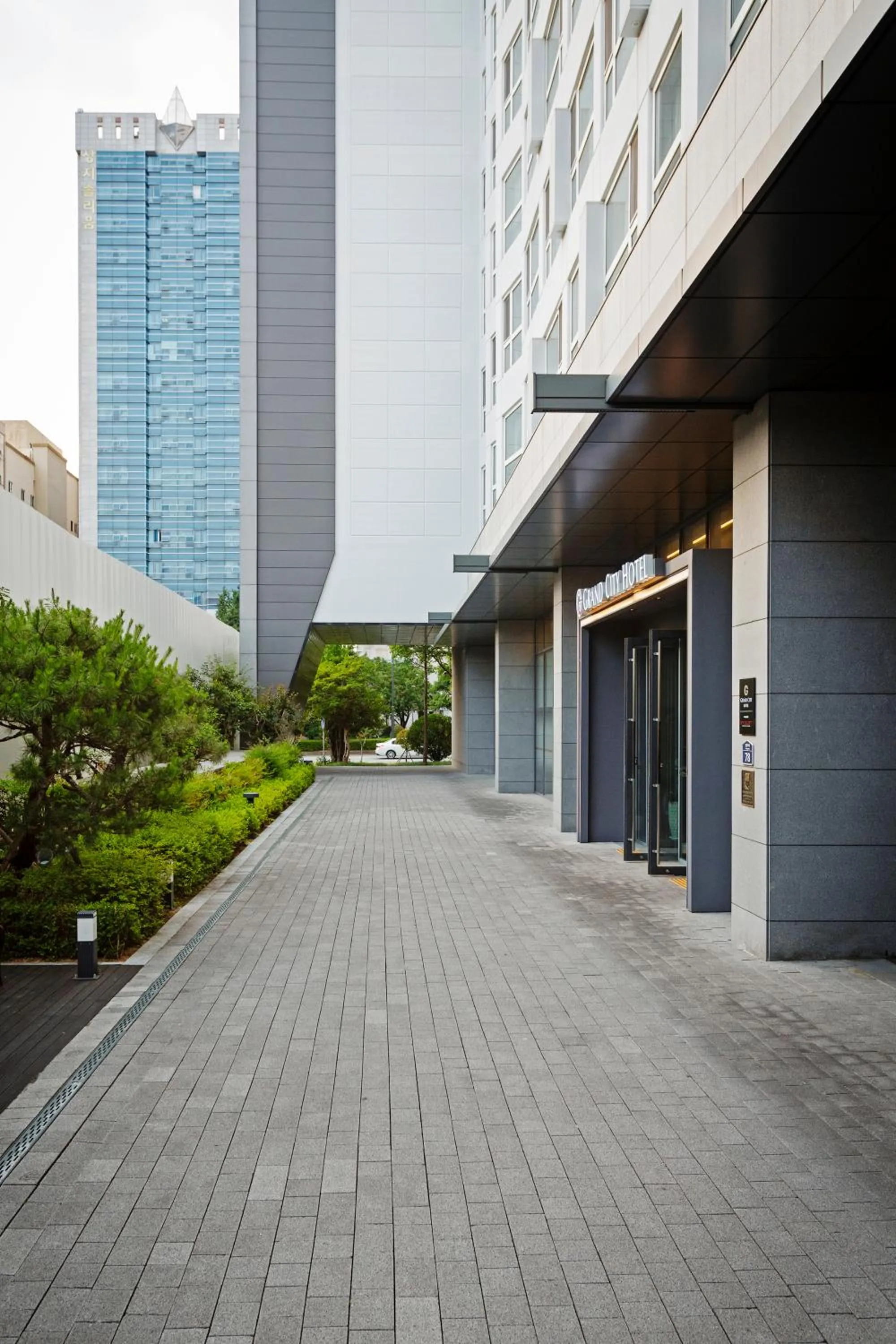 Property building in Grand City Hotel Changwon