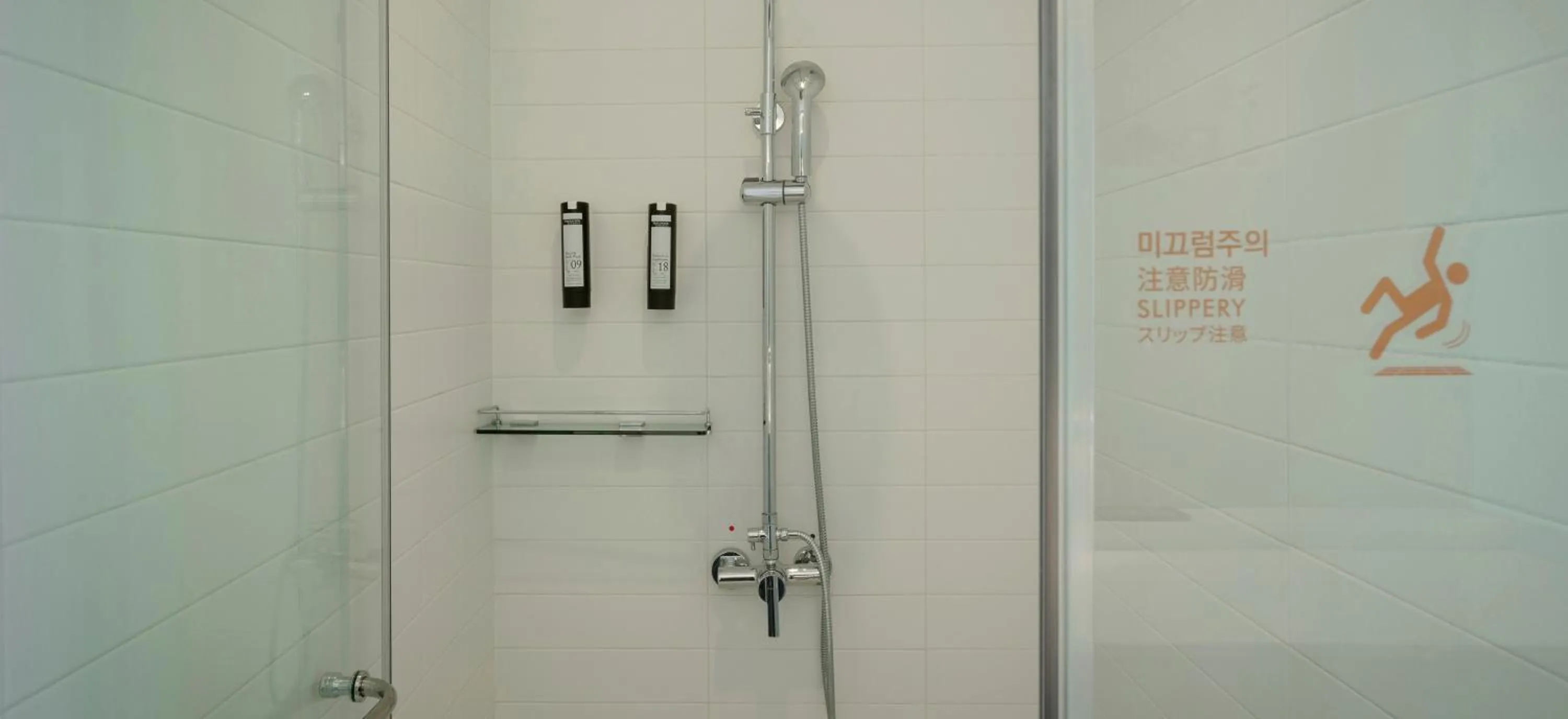 Shower in Grand City Hotel Changwon