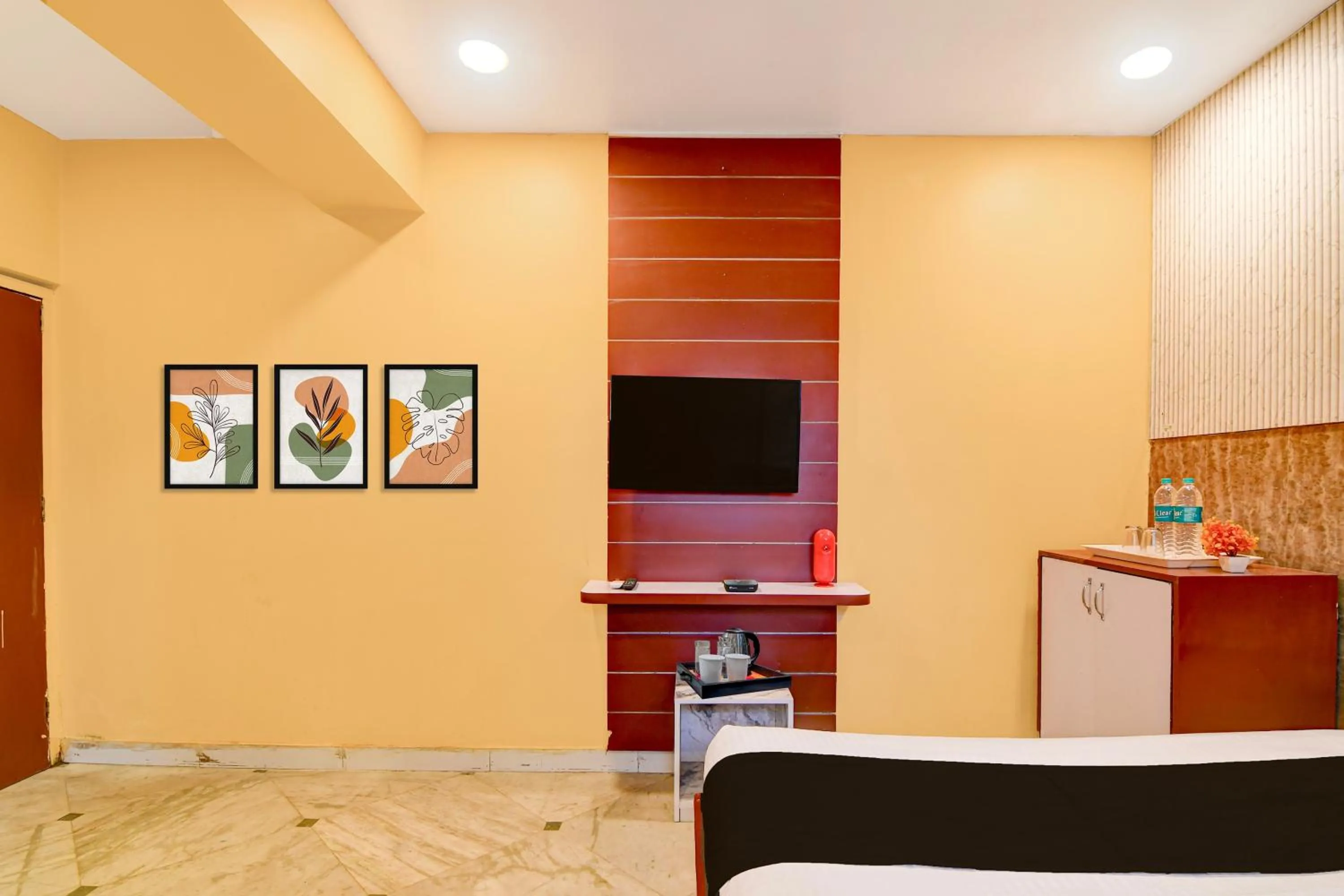 Bedroom in Super Collection O NSCB Airport Kolkata Formerly Red Stone