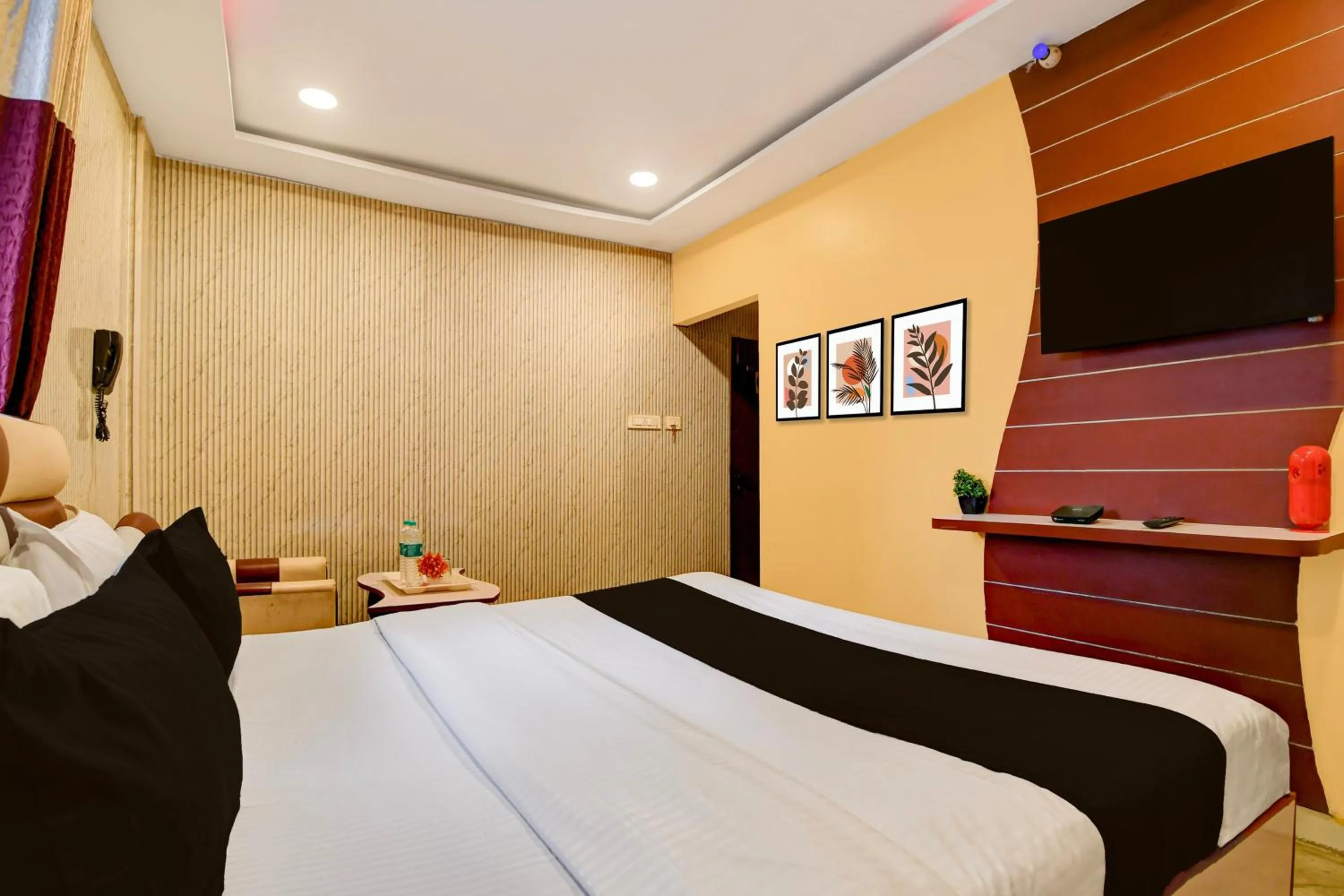 Bedroom, Bed in Super Collection O NSCB Airport Kolkata Formerly Red Stone