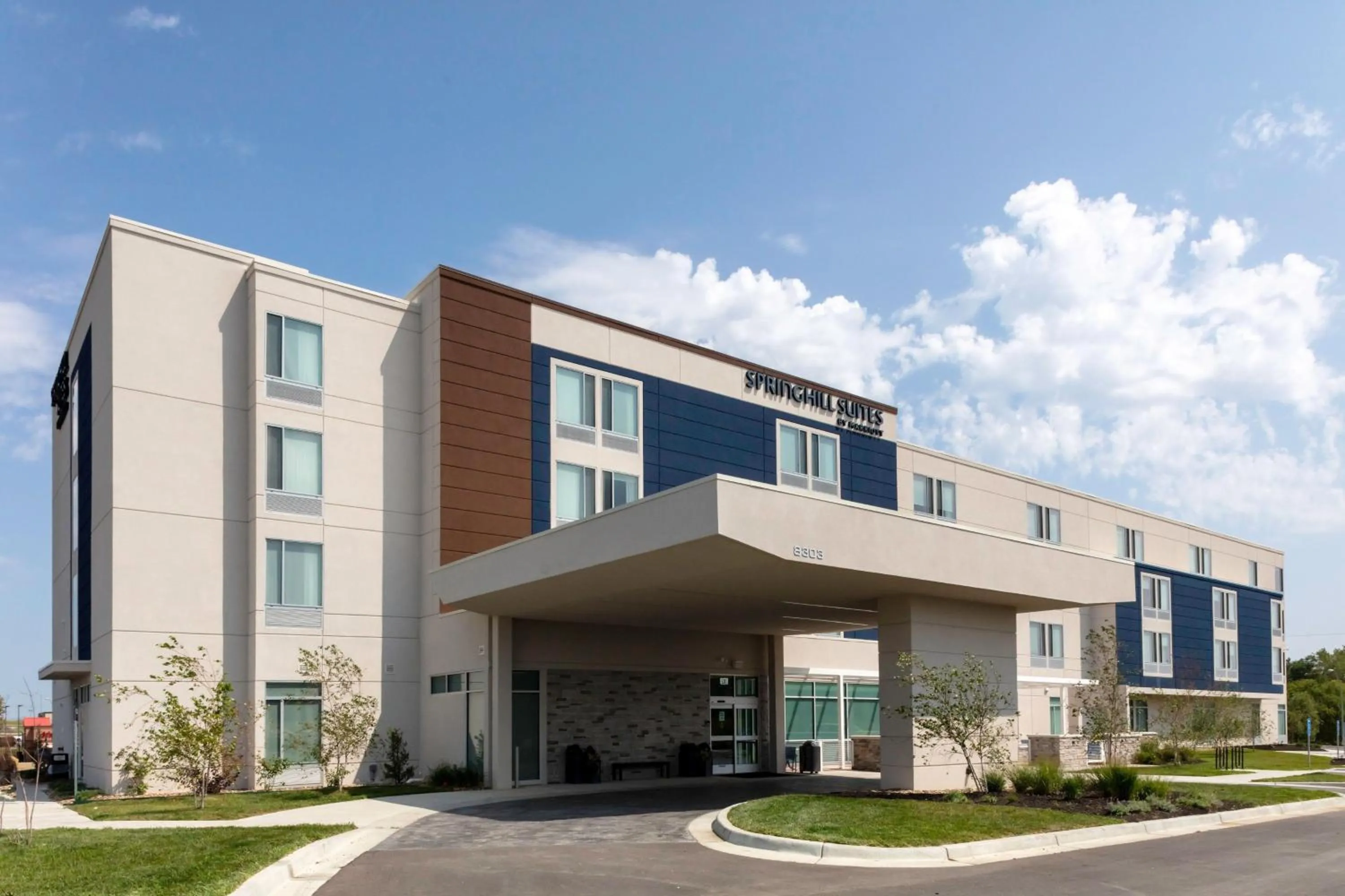 Property building in SpringHill Suites Kansas City Airport