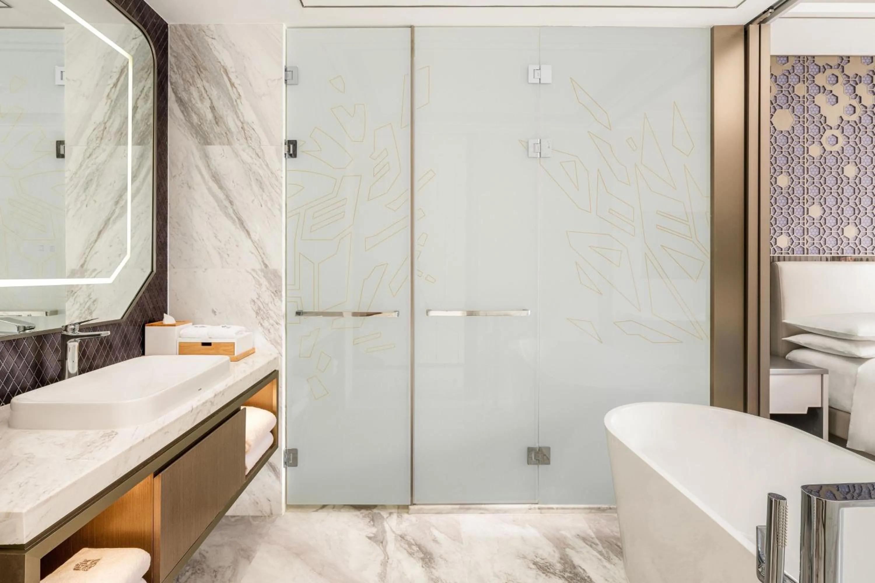 Bathroom, Bed in Shanghai Marriott Hotel Pudong South