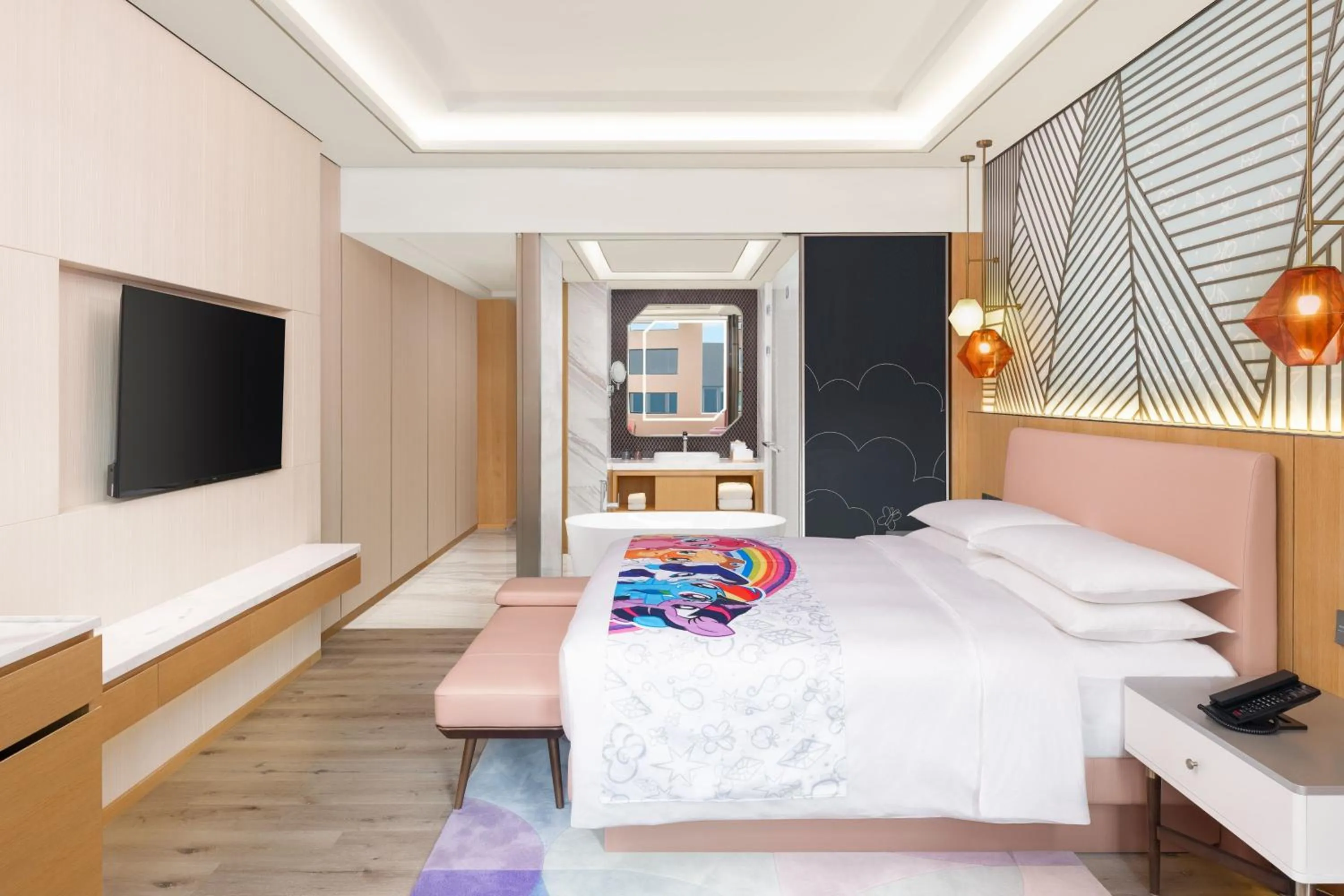 Photo of the whole room, Bed in Shanghai Marriott Hotel Pudong South