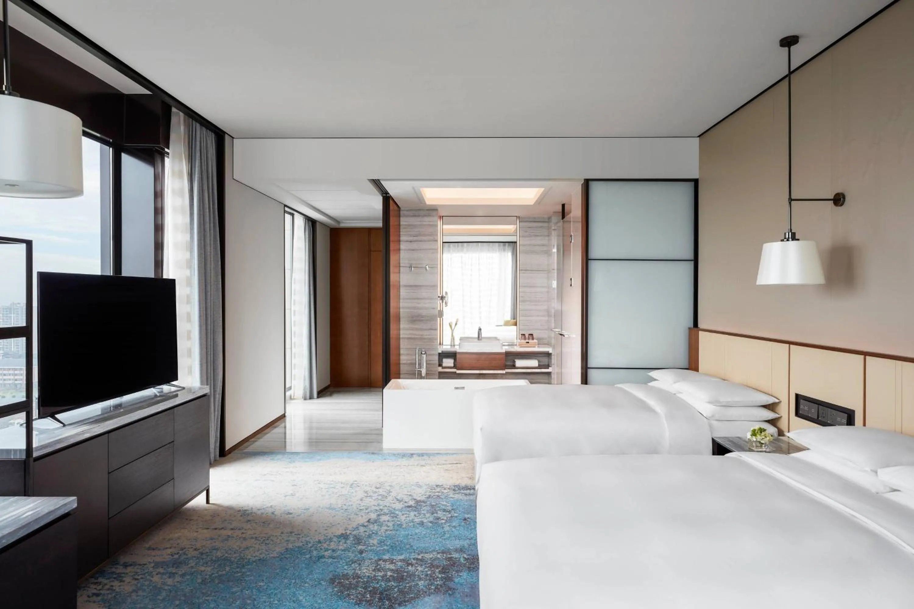 Photo of the whole room, Bed in Shanghai Marriott Hotel Pudong South