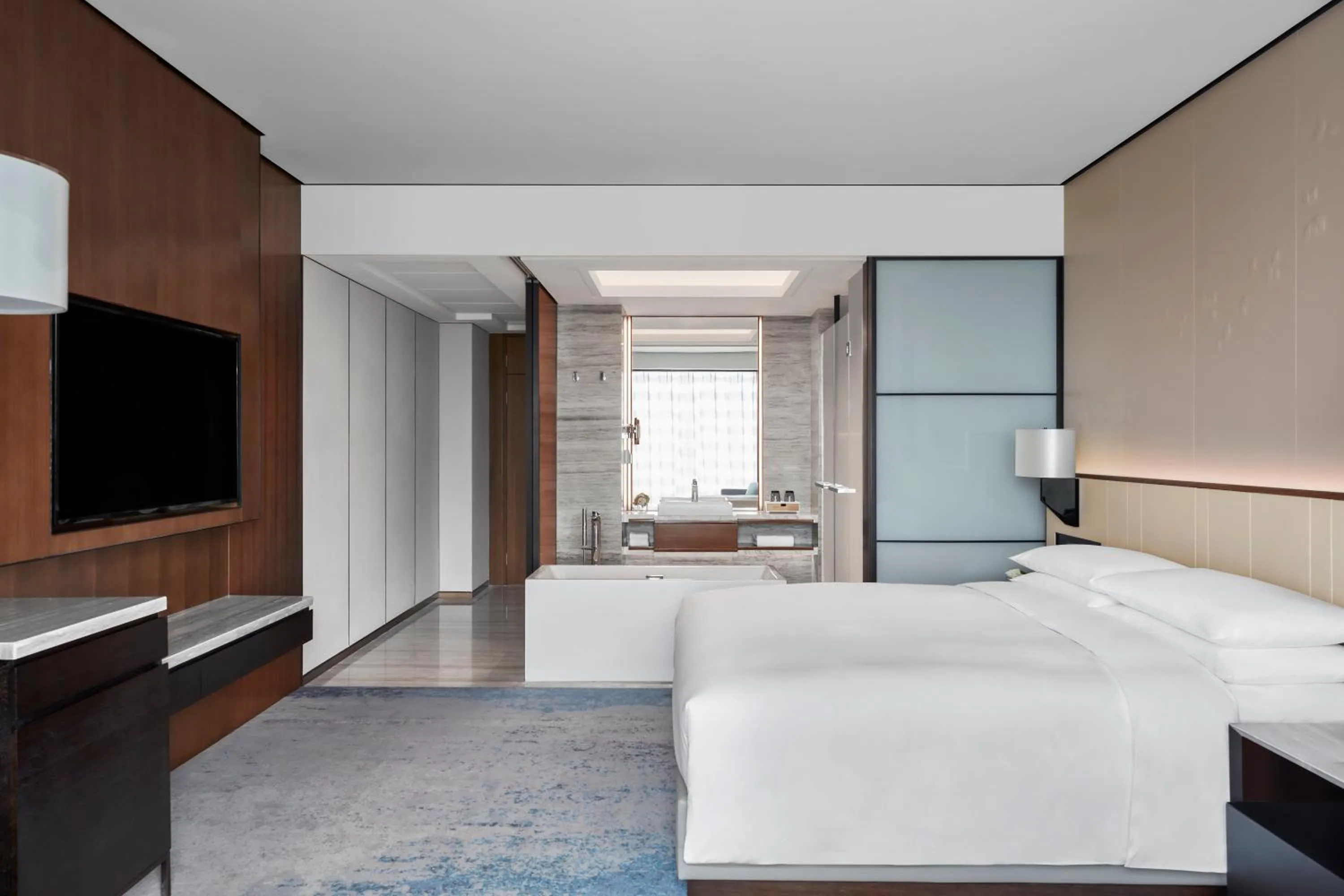 Bedroom, Bed in Shanghai Marriott Hotel Pudong South