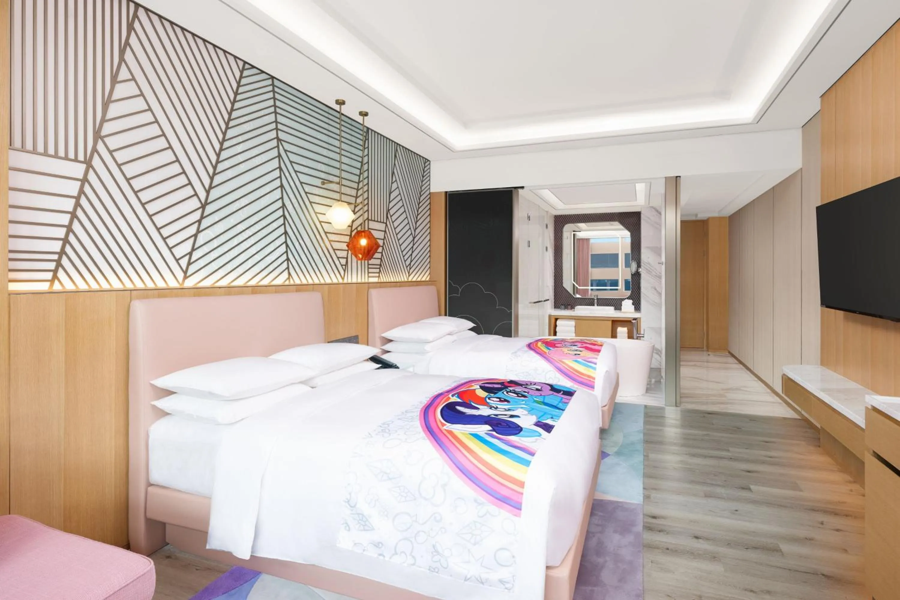 Photo of the whole room, Bed in Shanghai Marriott Hotel Pudong South