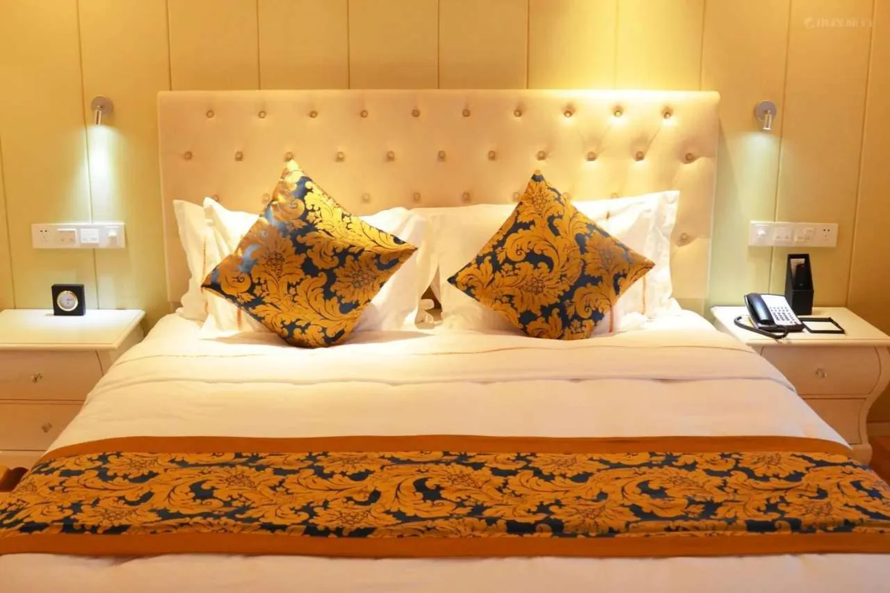 Bed in Wyndham Garden Lingshui