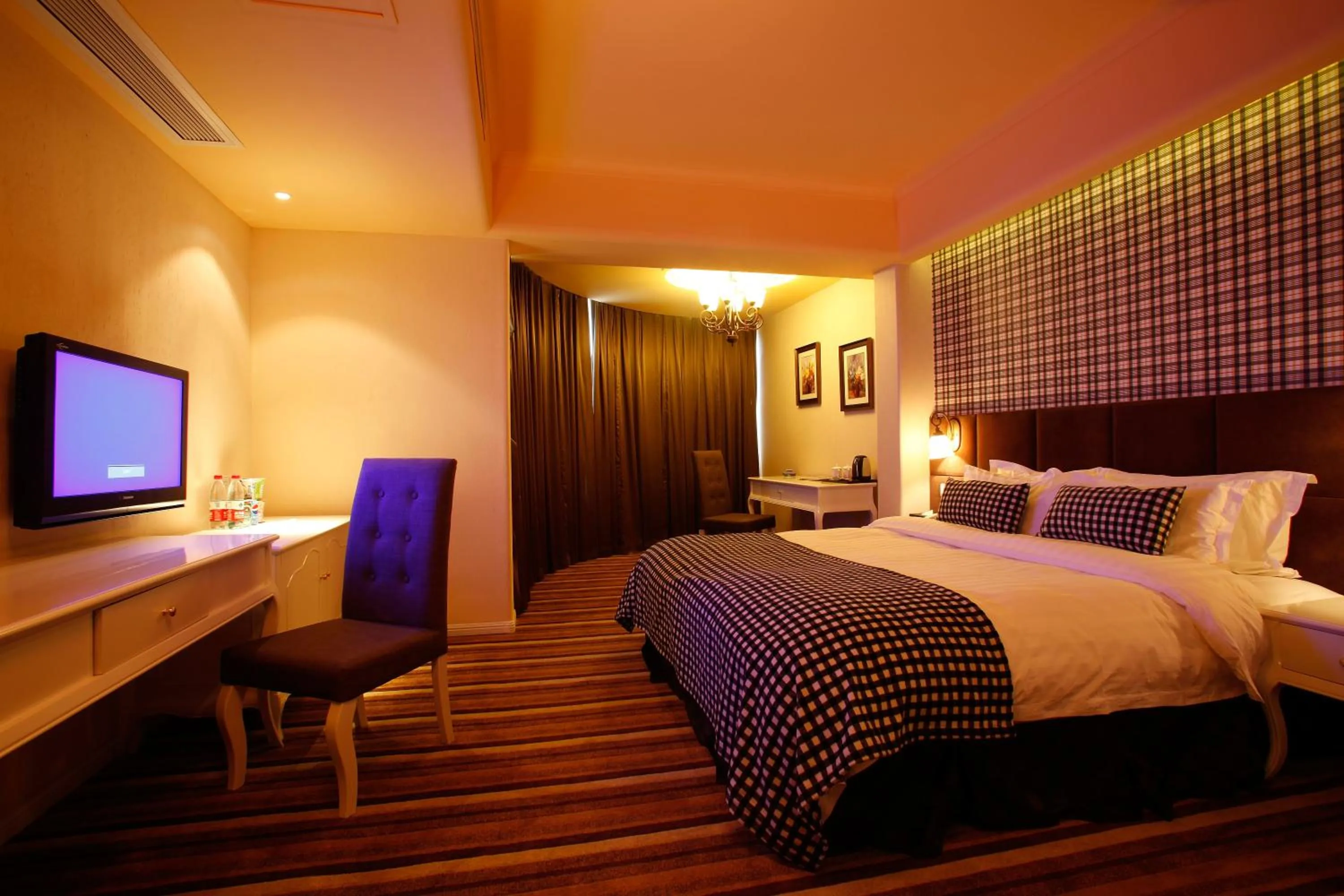 Decorative detail, Bed in Aoting Garden Hotel