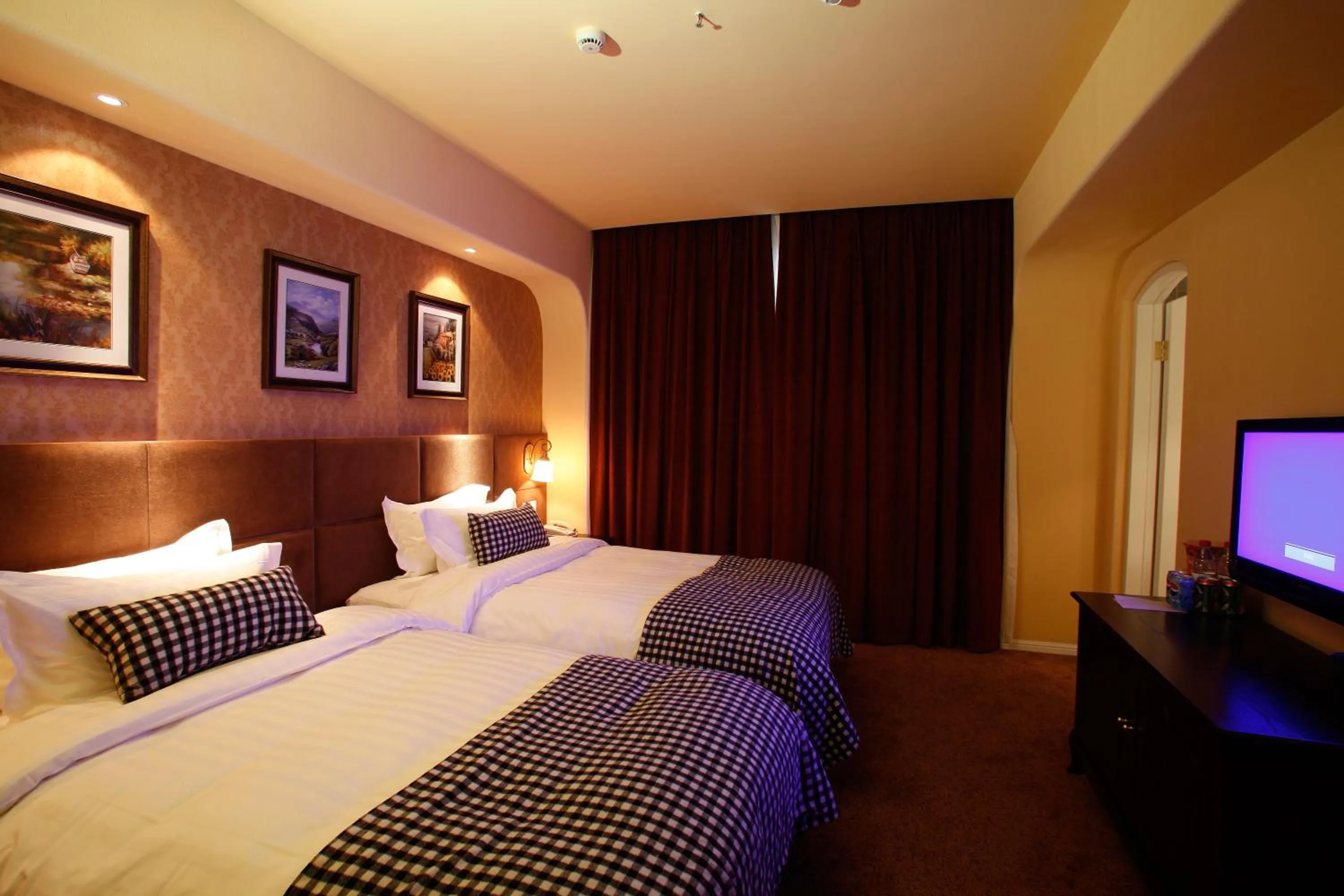 Bedroom, Bed in Aoting Garden Hotel