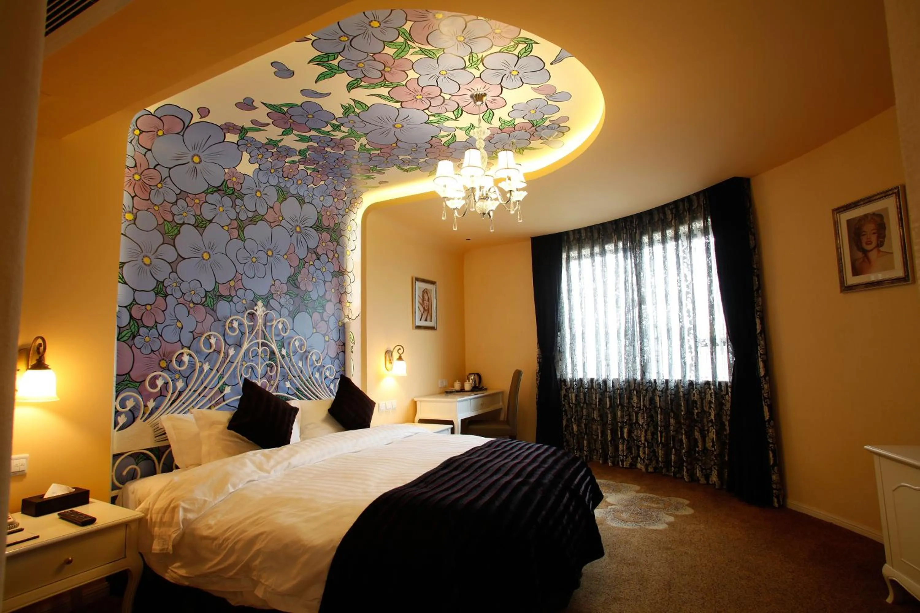 Bedroom, Bed in Aoting Garden Hotel