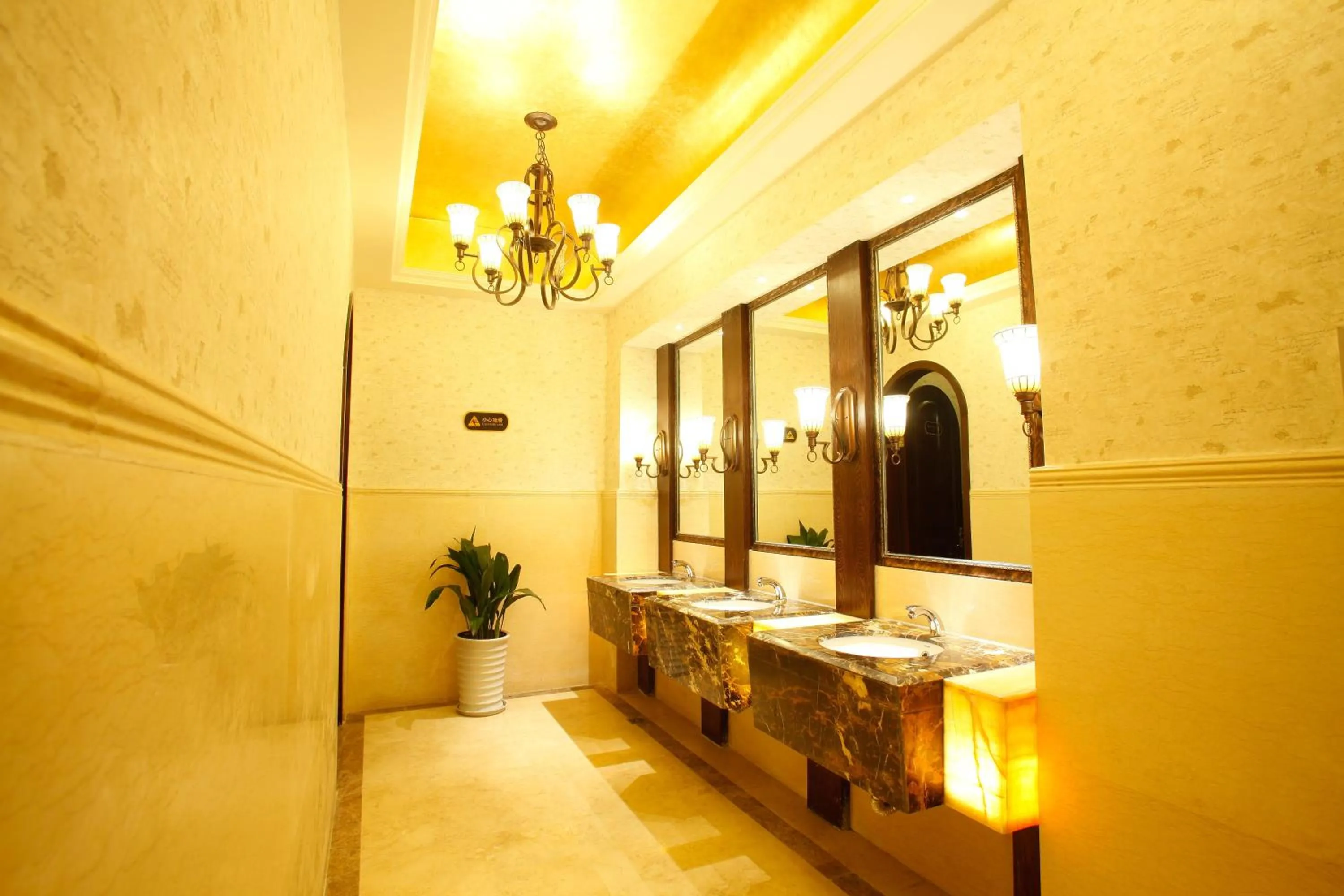 Toilet in Aoting Garden Hotel