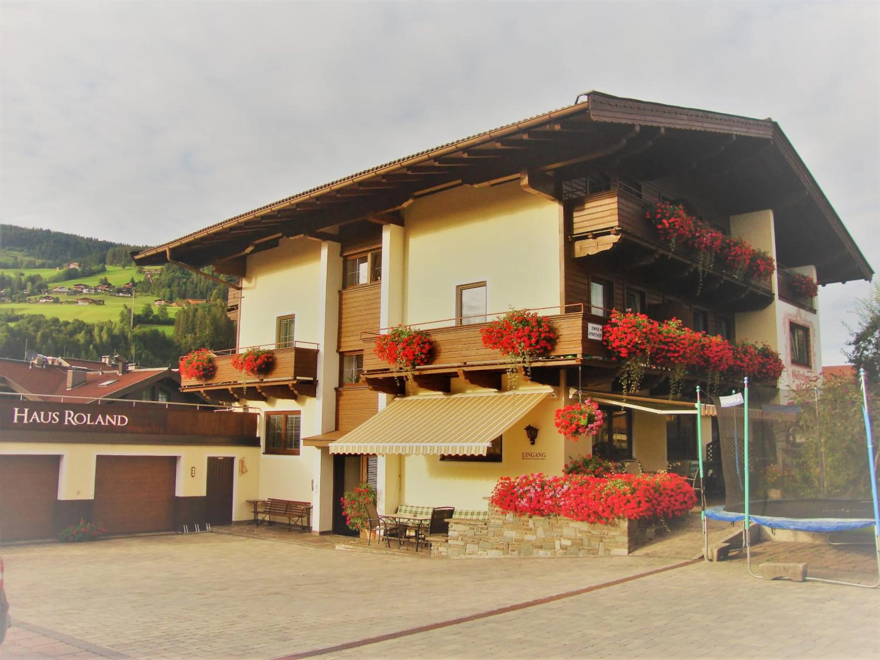 Facade/entrance in Gästehaus Roland