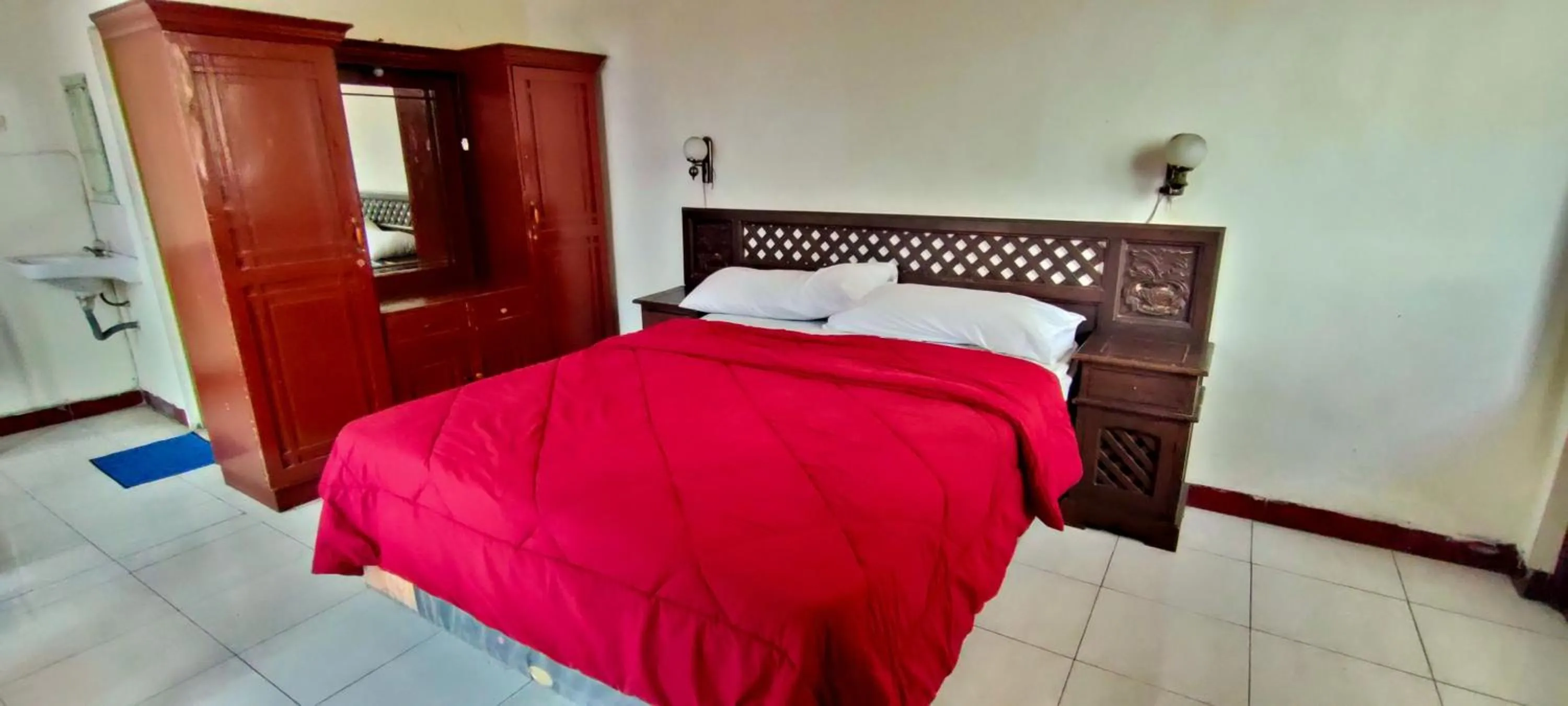 Property building, Bed in Mangkuyudan Hotel Solo