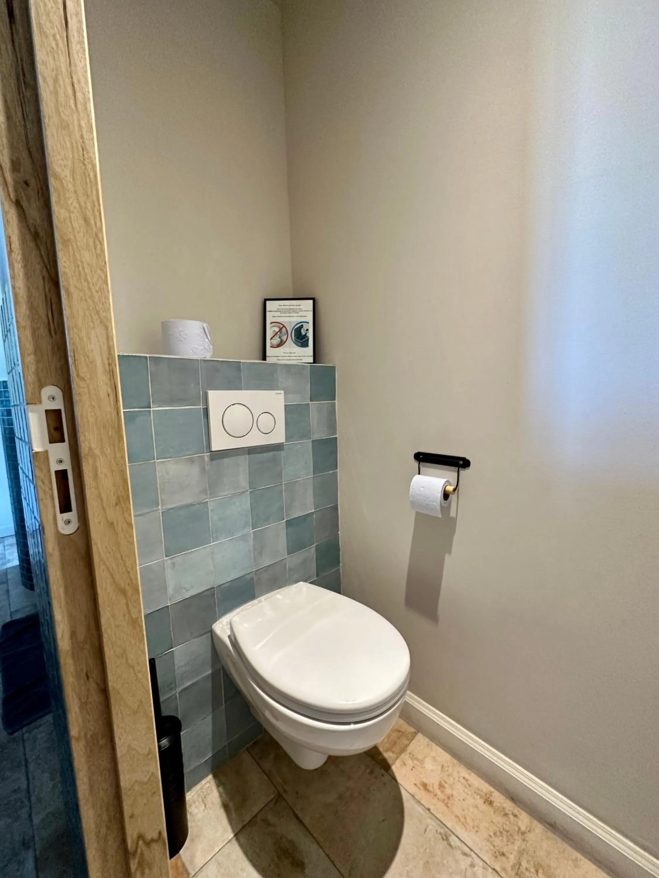 Toilet in Mas du Couvin, maison d'hôtes en Camargue