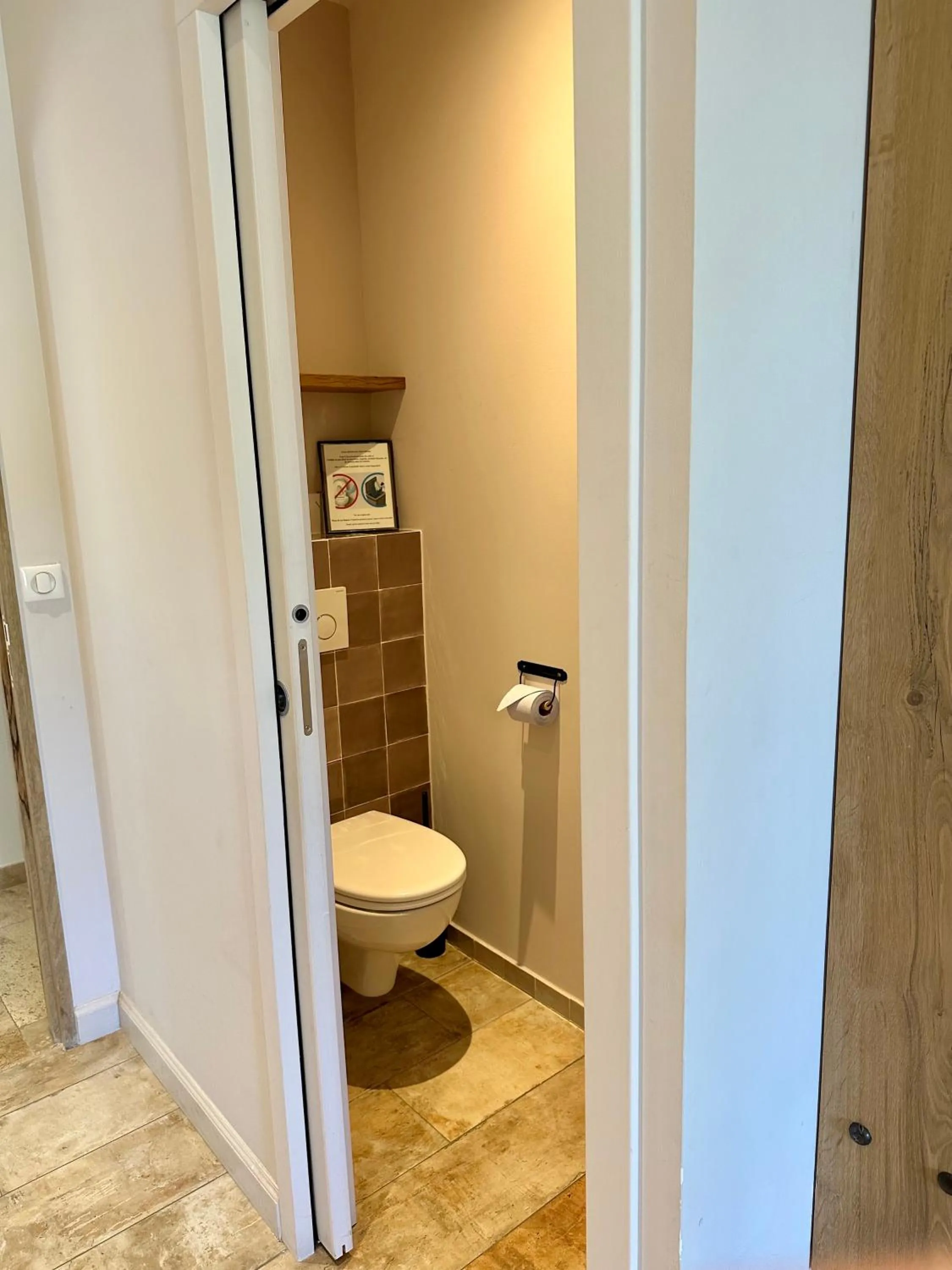 Toilet in Mas du Couvin, maison d'hôtes en Camargue