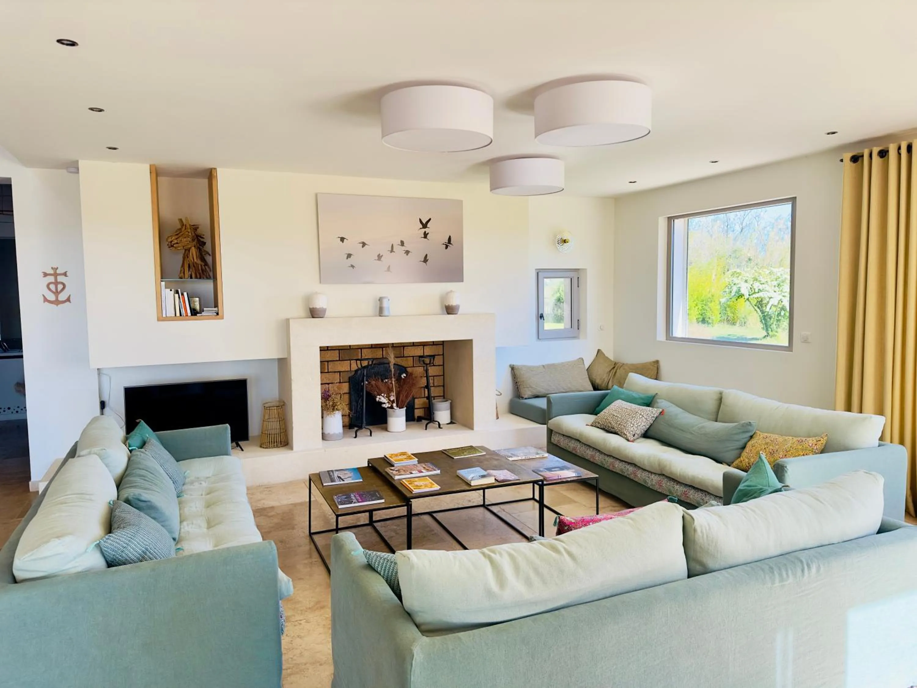 Communal lounge/ TV room in Mas du Couvin, maison d'hôtes en Camargue