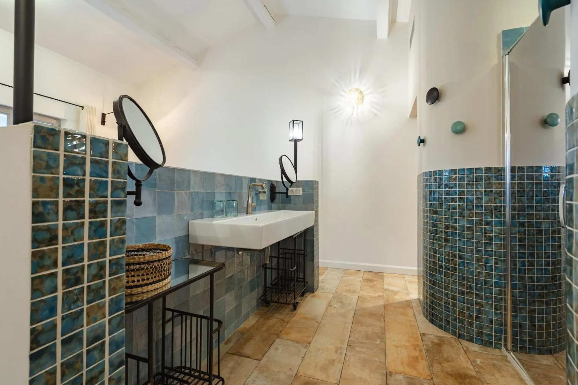 Bathroom in Mas du Couvin, maison d'hôtes en Camargue