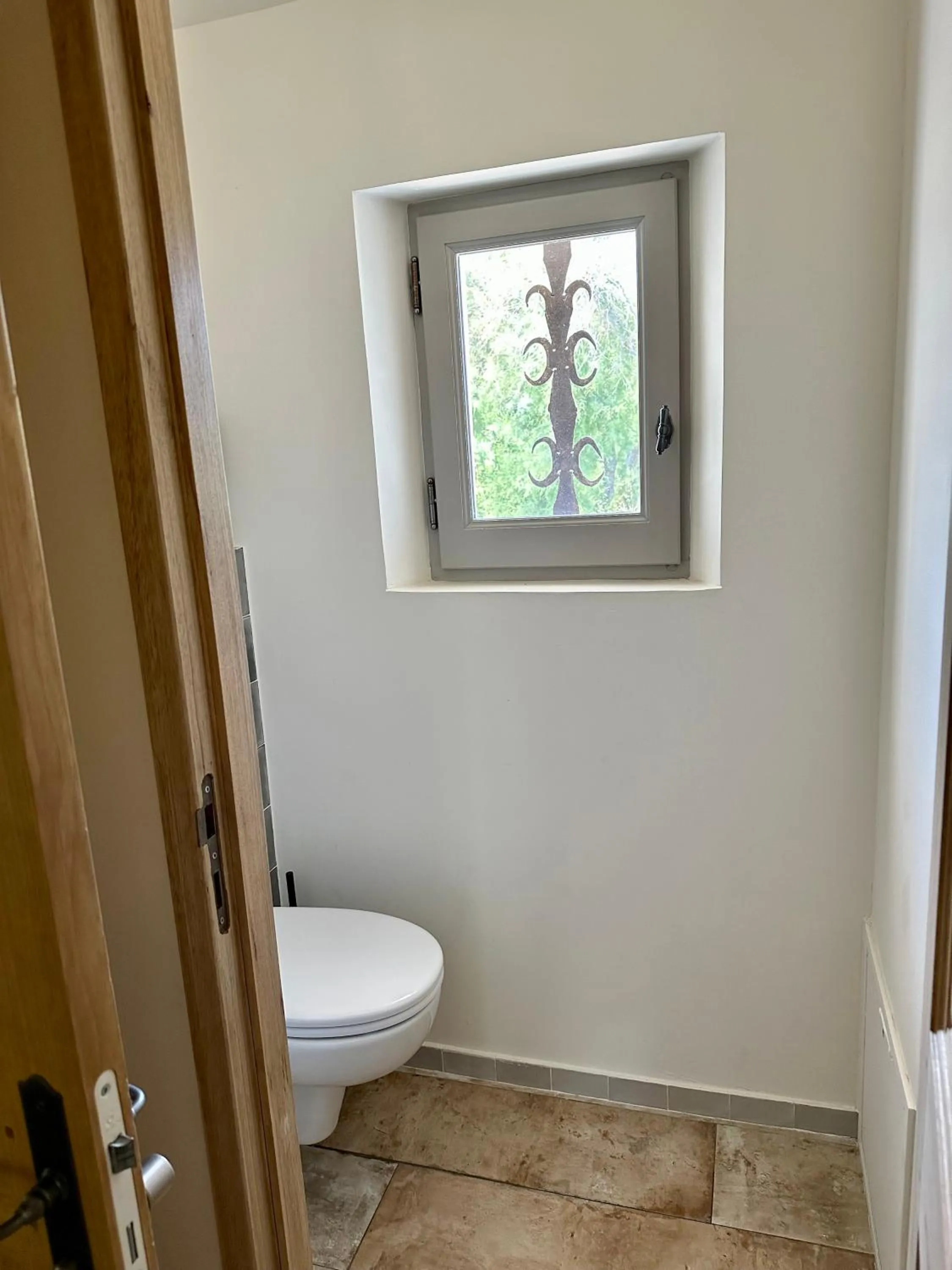 Toilet in Mas du Couvin, maison d'hôtes en Camargue