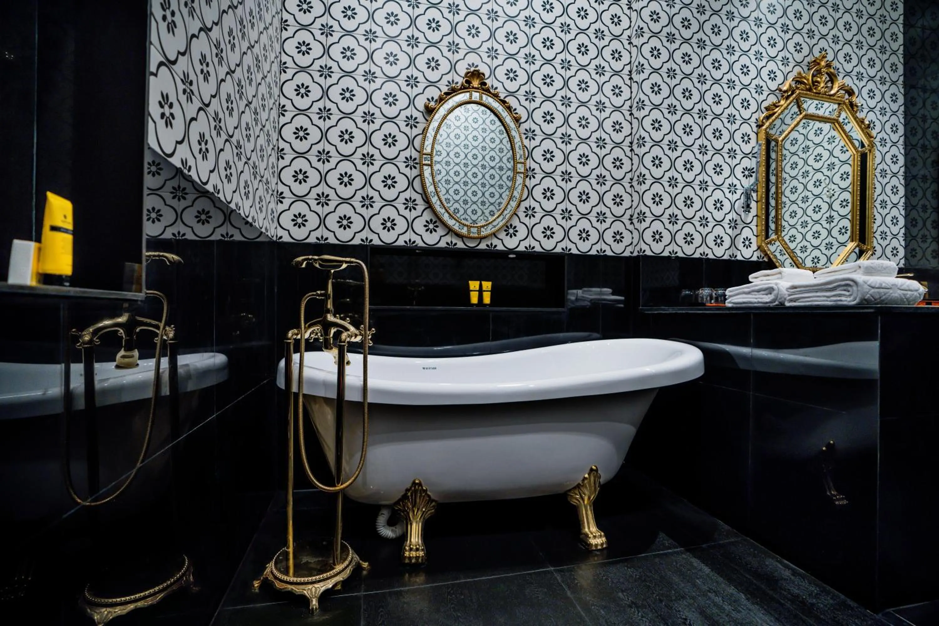 Bath in MAYFAIR Tea Resort