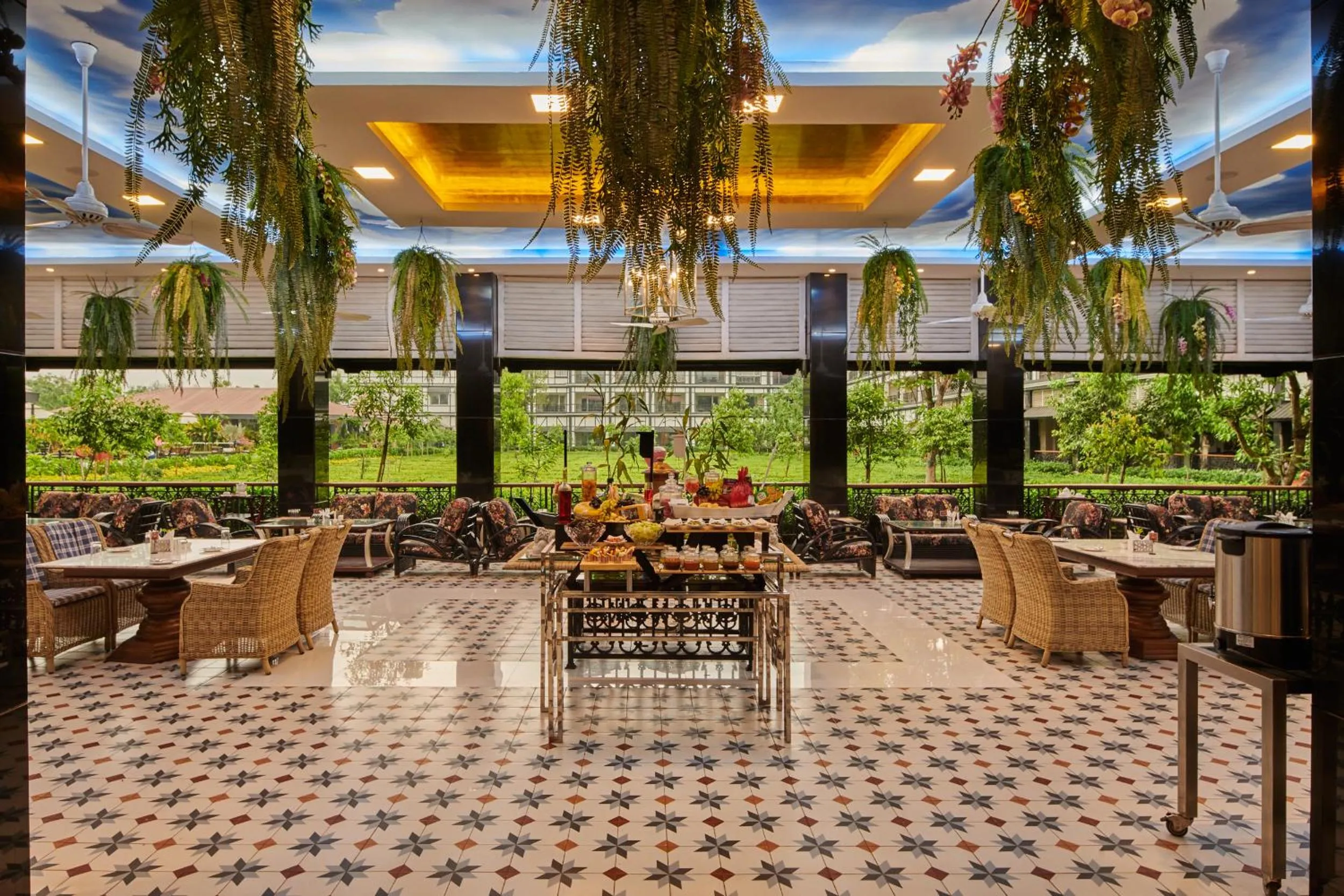 Restaurant/places to eat in MAYFAIR Tea Resort