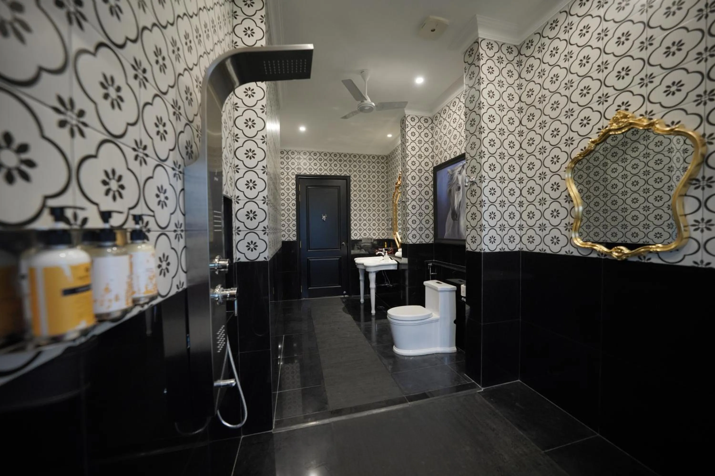 Shower in MAYFAIR Tea Resort