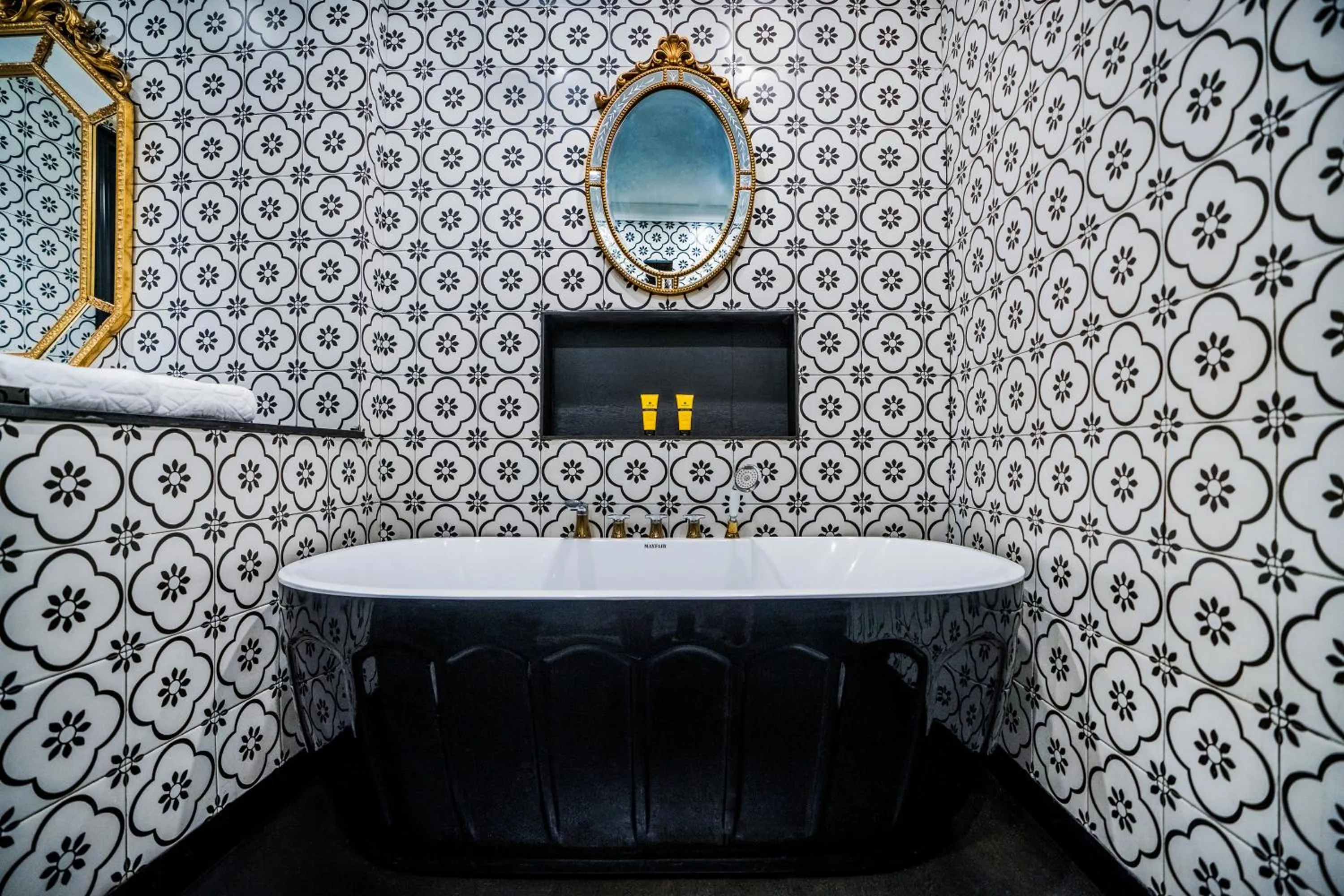 Bath in MAYFAIR Tea Resort