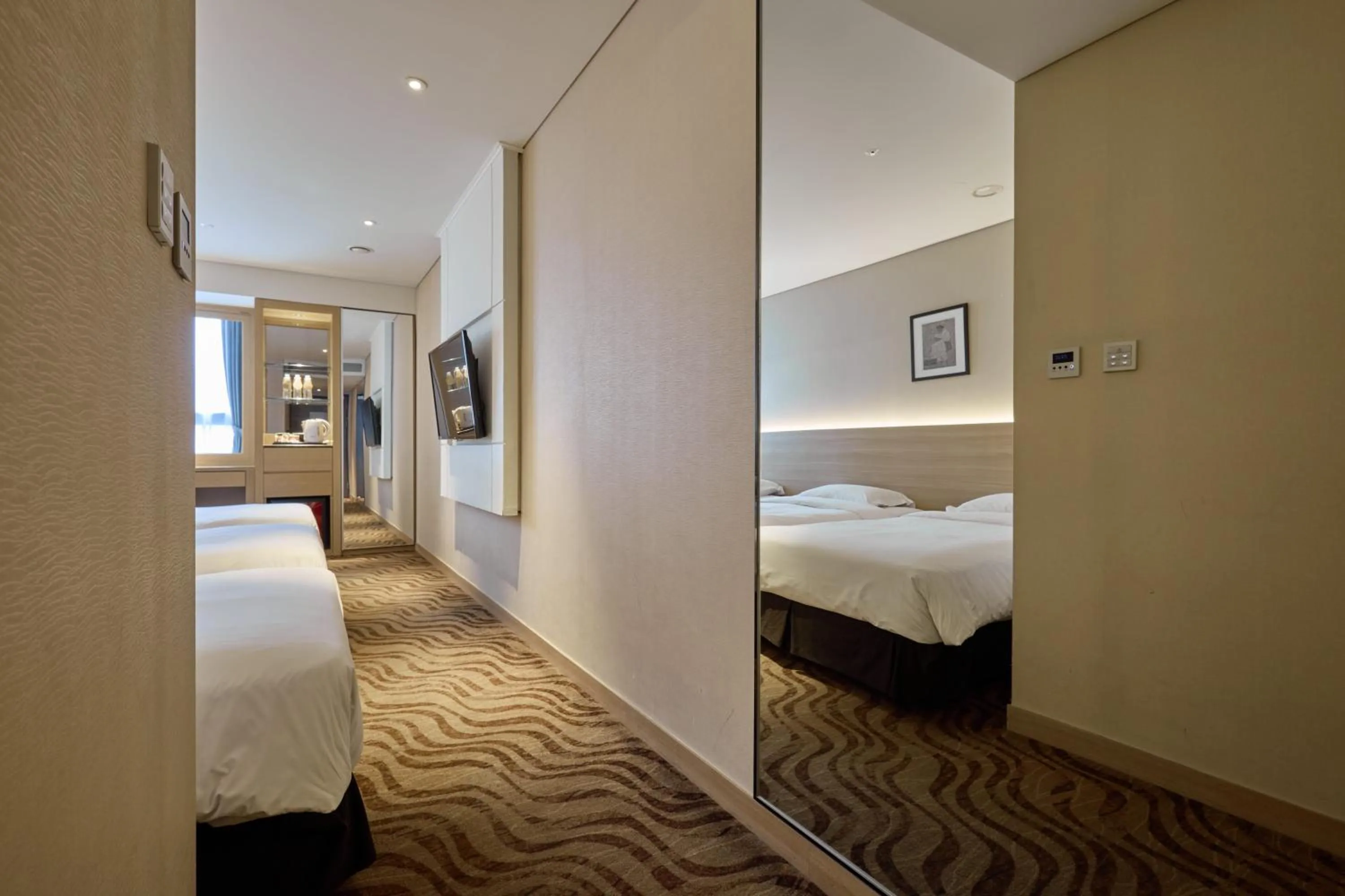 Photo of the whole room, Bed in Summit Hotel Seoul Dongdaemun