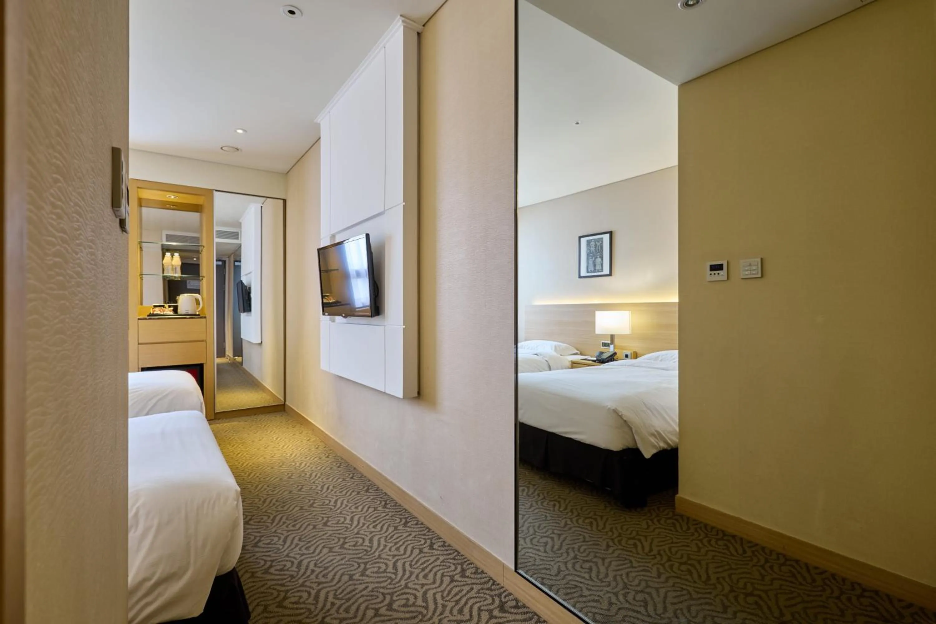 Photo of the whole room, Bed in Summit Hotel Seoul Dongdaemun