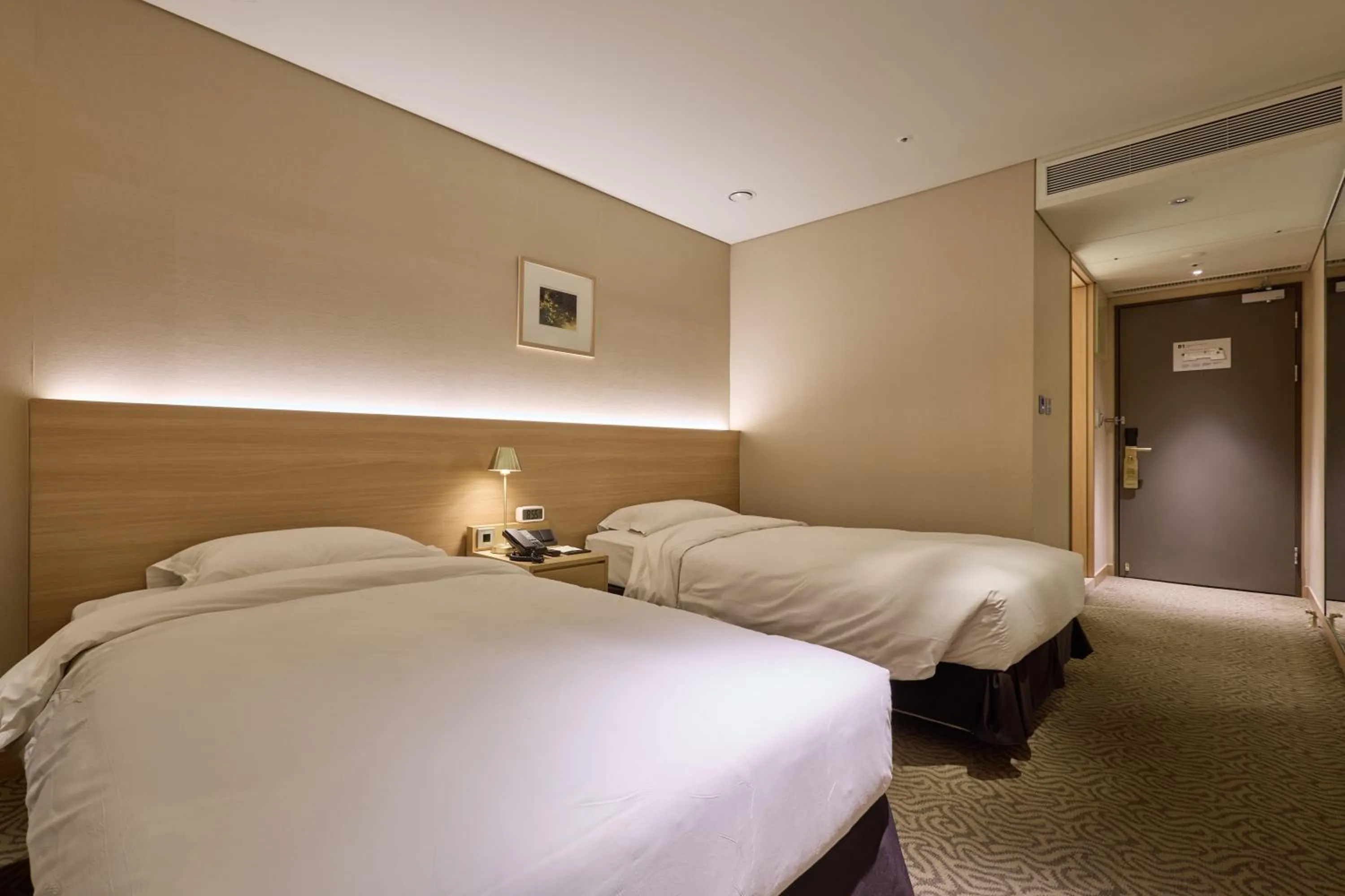 Photo of the whole room, Bed in Summit Hotel Seoul Dongdaemun