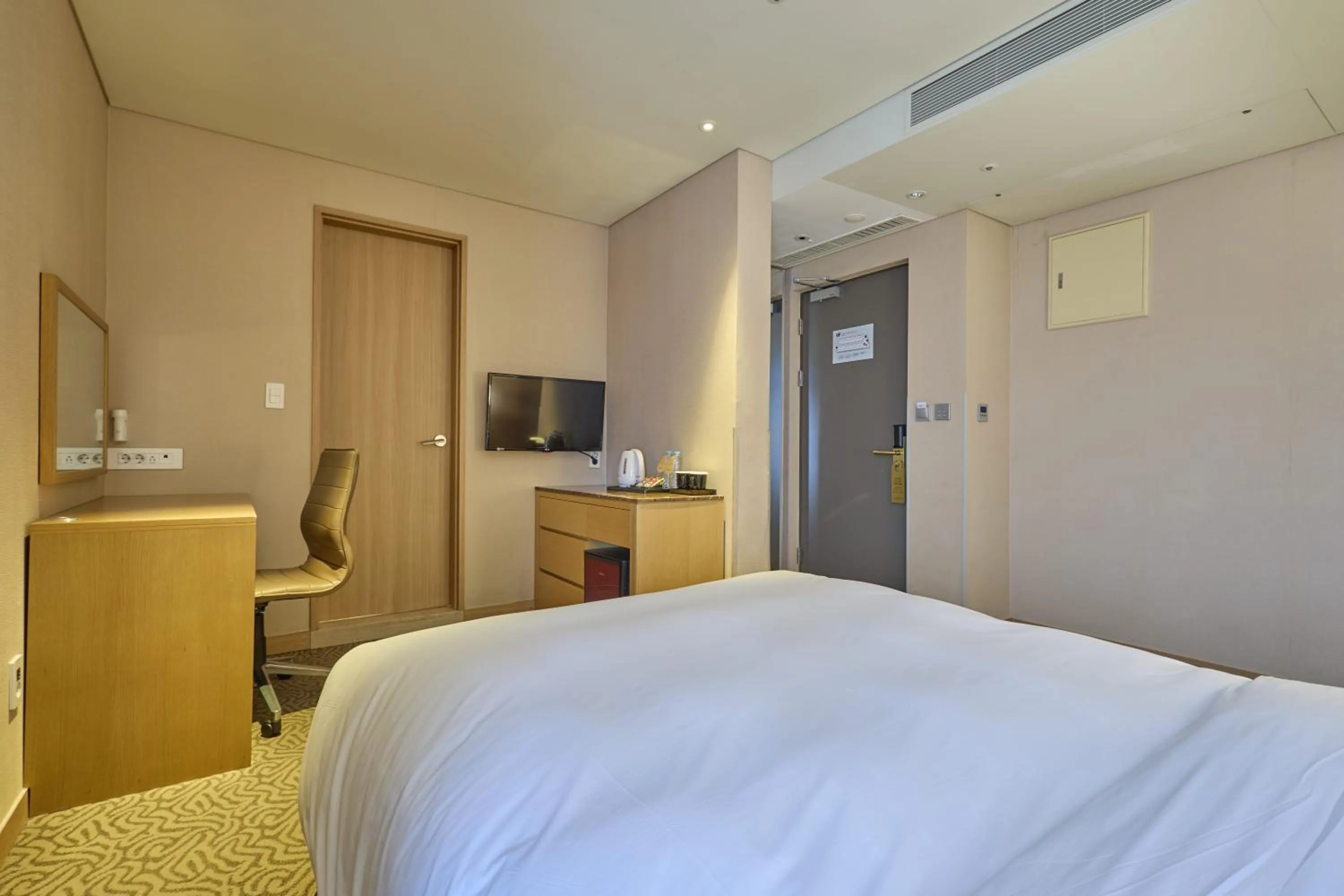 Photo of the whole room, Bed in Summit Hotel Seoul Dongdaemun