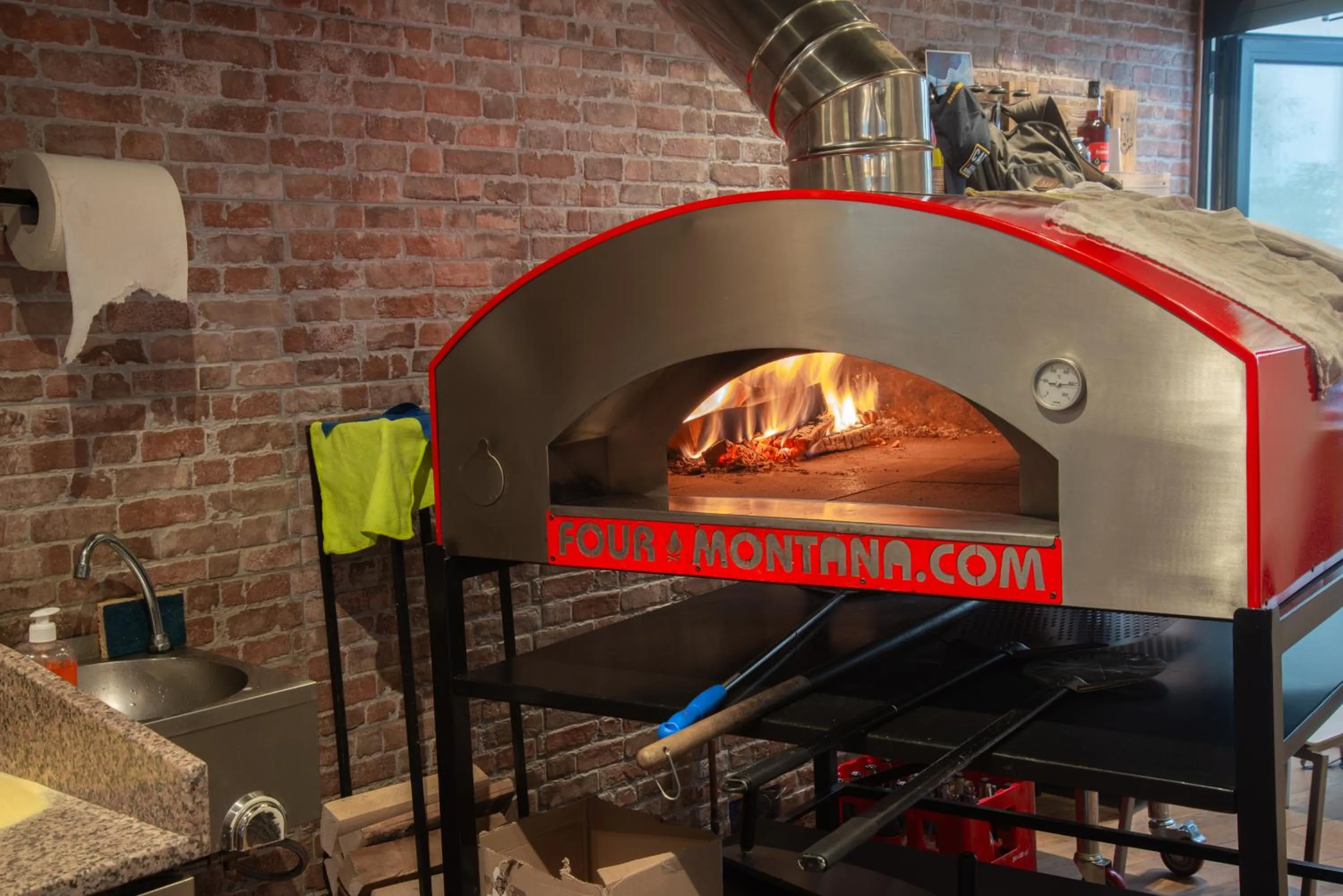 Restaurant/places to eat in City Inn Paris