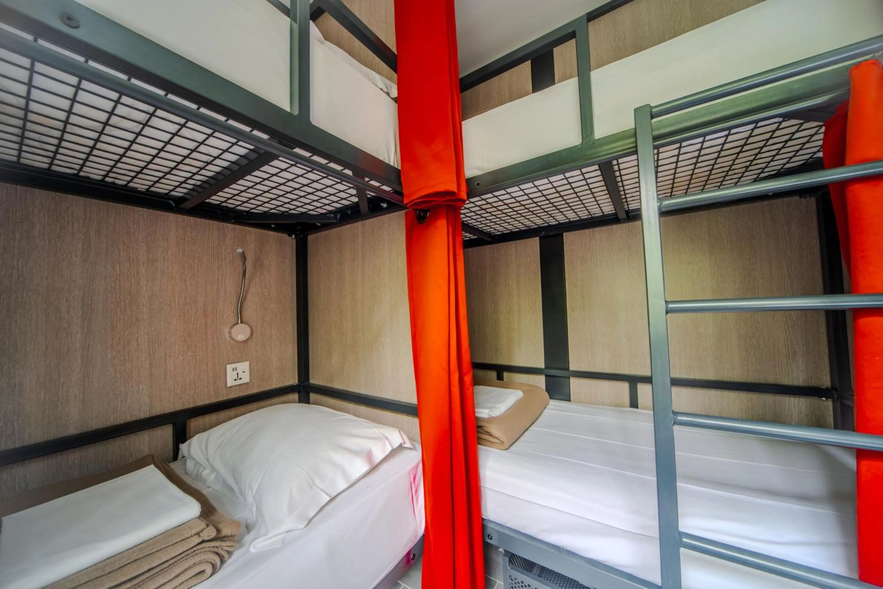 Bed in City Inn Paris