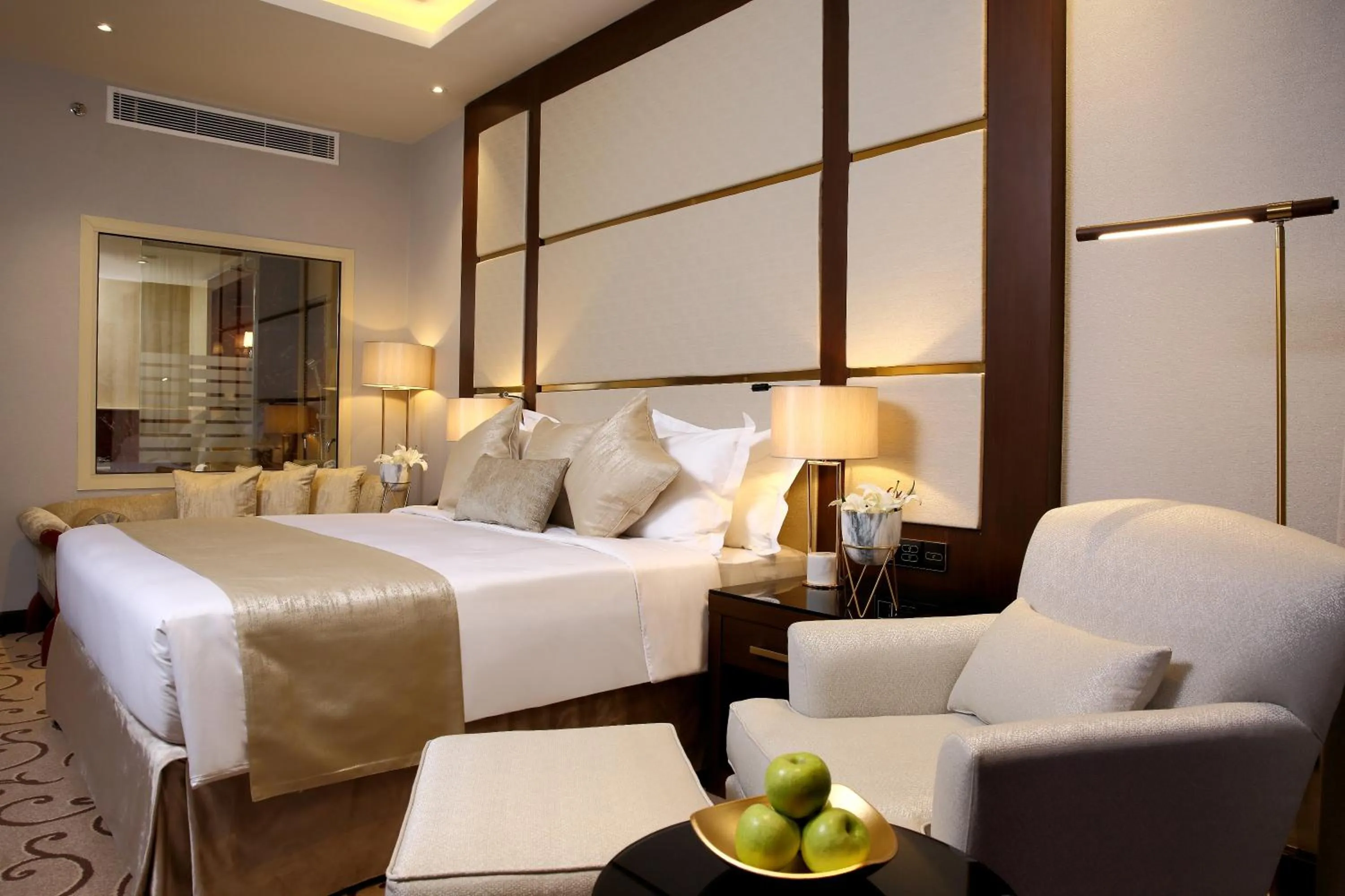 Bed in Vittori Palace Hotel and Residences