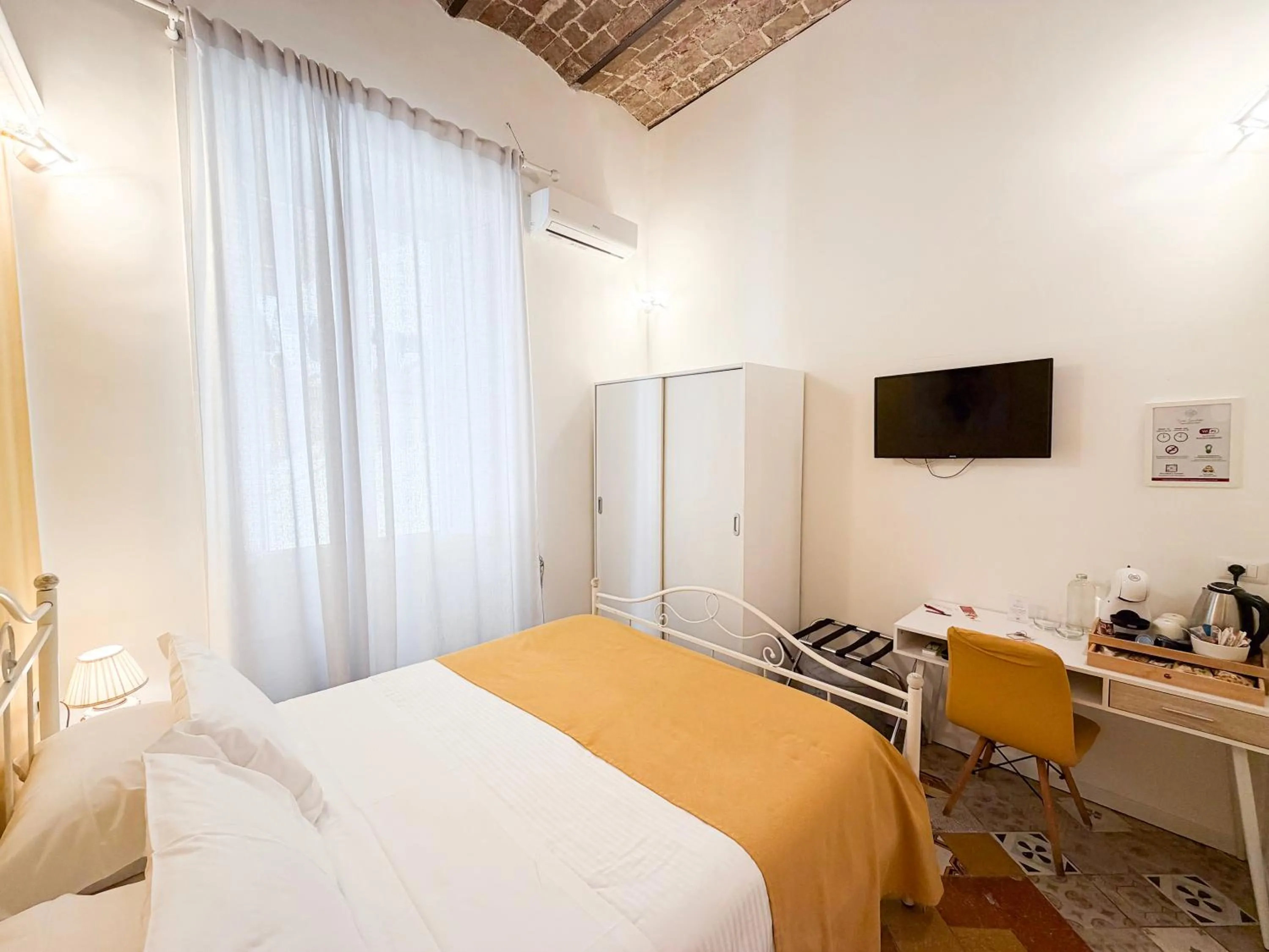 Bed in Suite Scarlatti